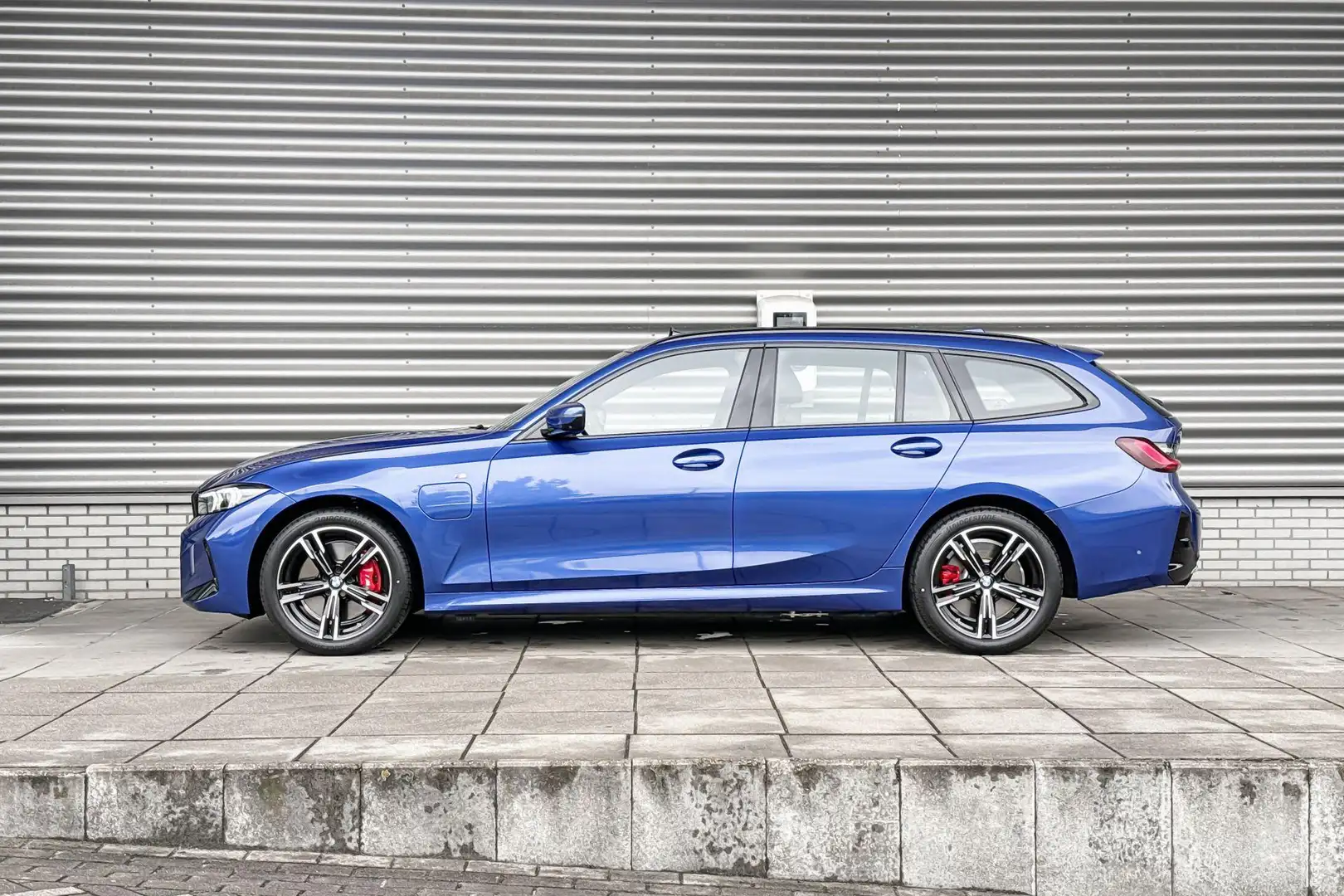 BMW 330 3 Serie Touring 330e M Sportpakket Pro / Innovatio Blauw - 2