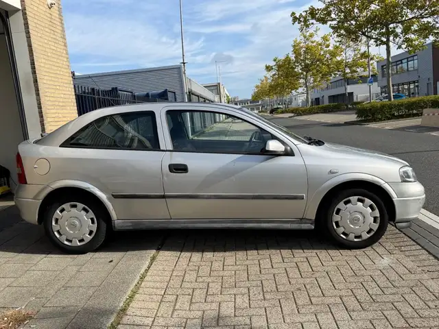 Opel Astra view 13