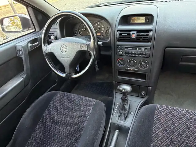 Opel Astra view 2