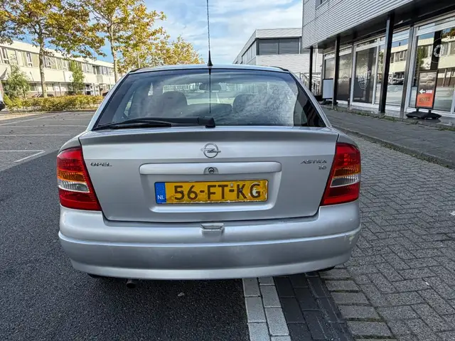 Opel Astra view 8