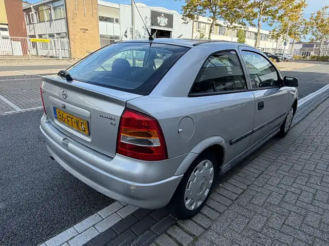 Opel Astra view 7