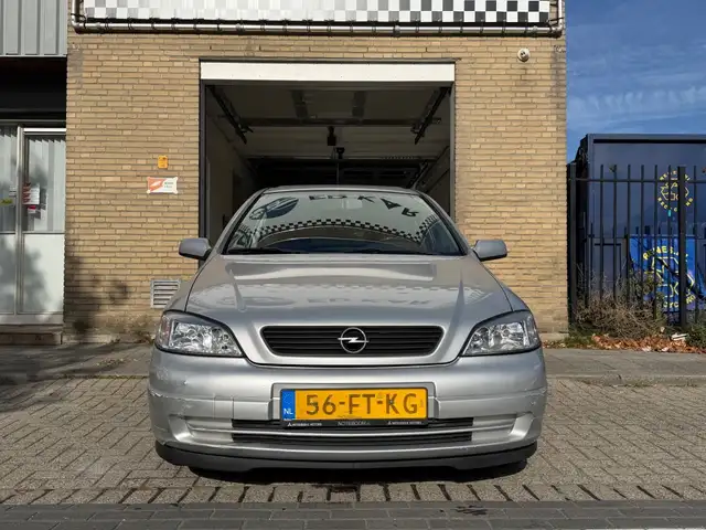 Opel Astra view 5