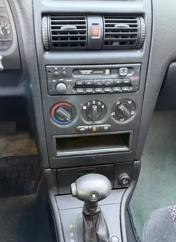 Opel Astra view 3