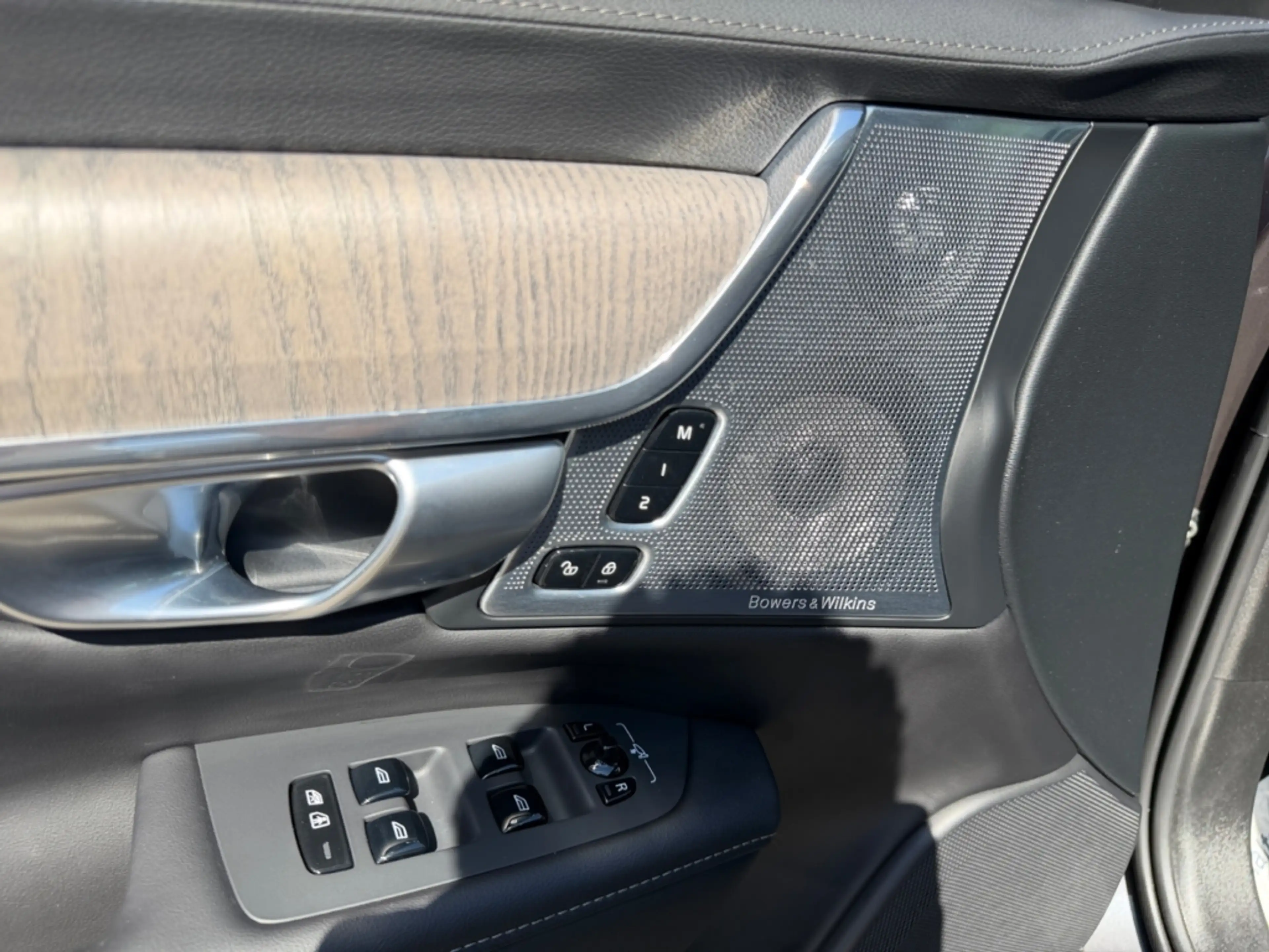 Volvo V90 Cross Country B4 AWD Ultimate B&W StandHZG Luftfahrwerk El. Pano — photo 14