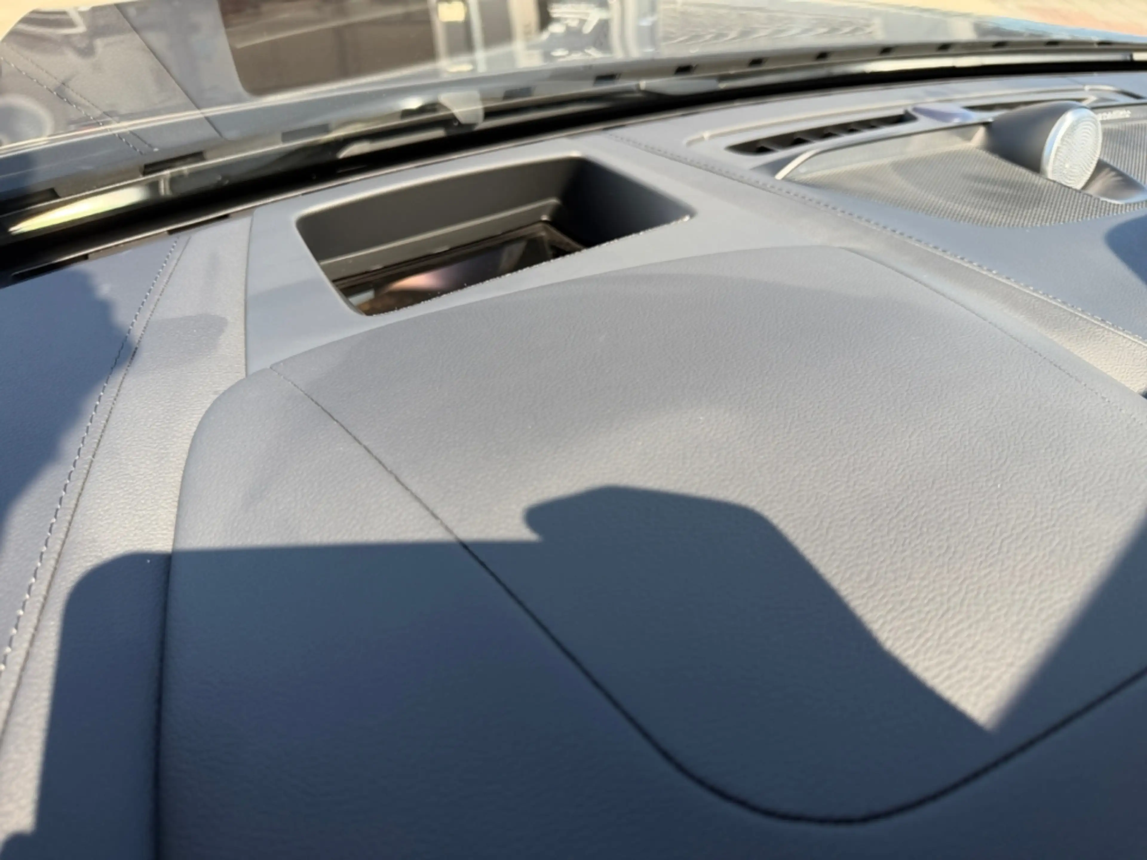 Volvo V90 Cross Country B4 AWD Ultimate B&W StandHZG Luftfahrwerk El. Pano — photo 15