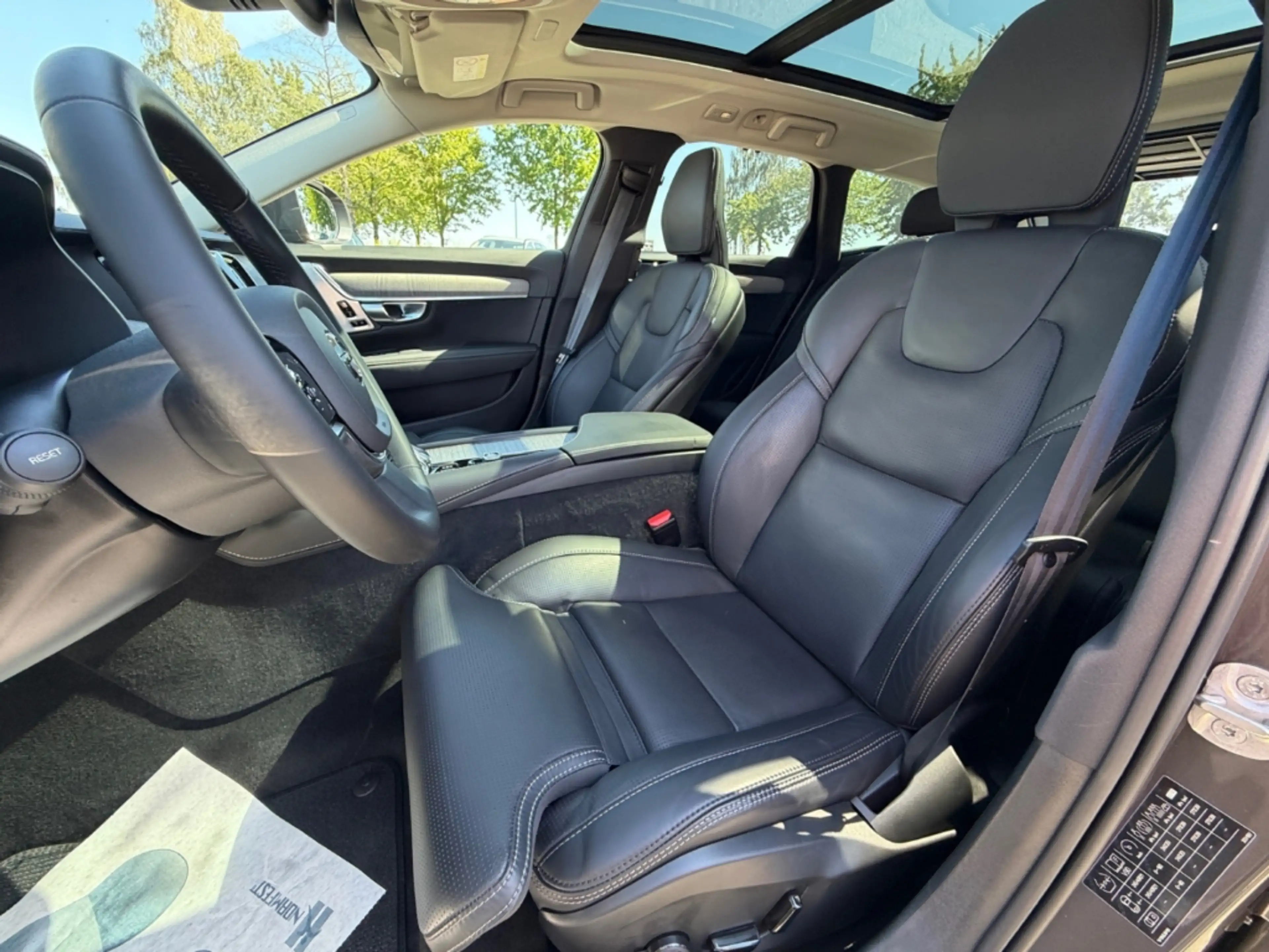 Volvo V90 Cross Country B4 AWD Ultimate B&W StandHZG Luftfahrwerk El. Pano — photo 11