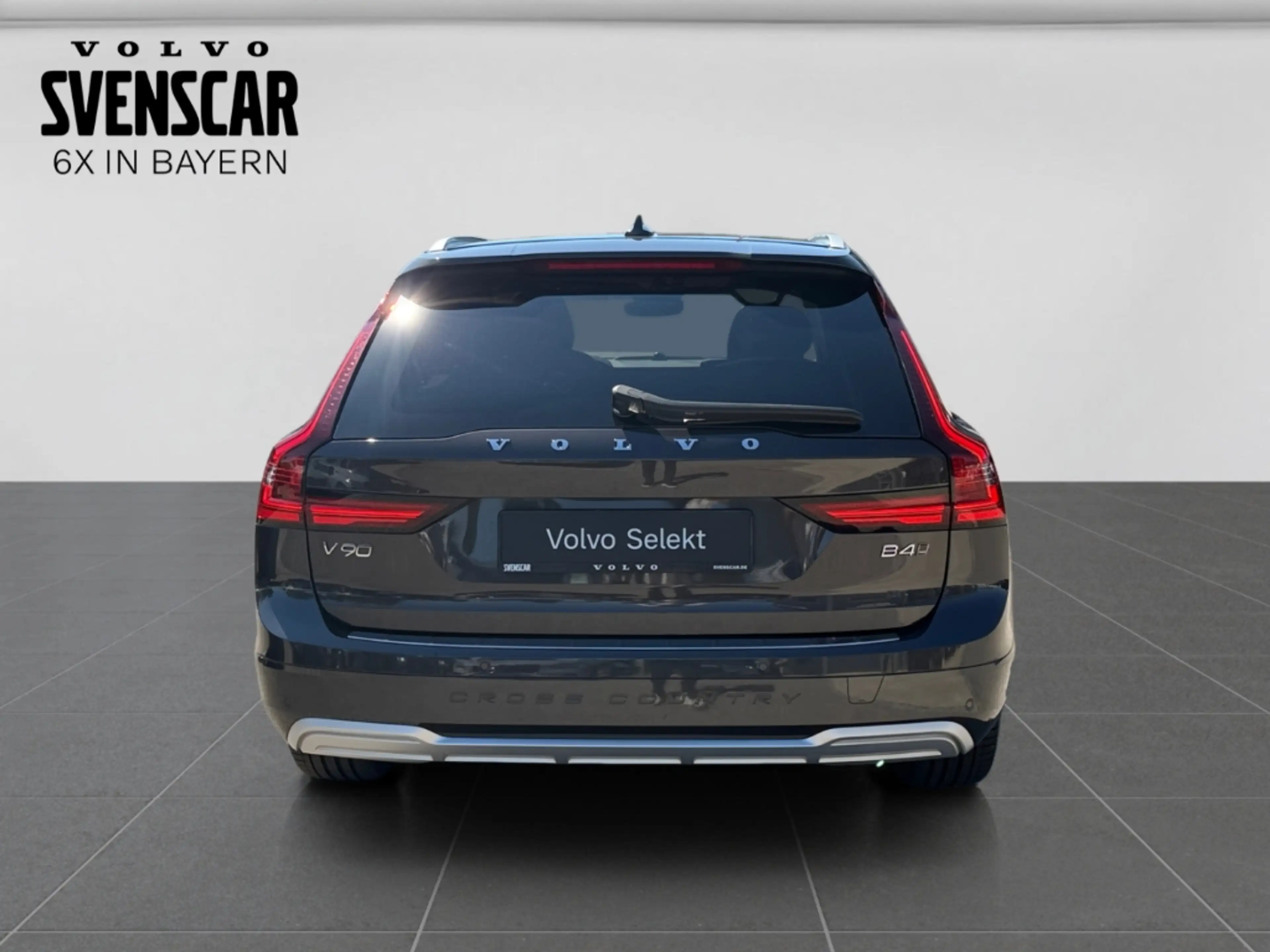 Volvo V90 Cross Country B4 AWD Ultimate B&W StandHZG Luftfahrwerk El. Pano — photo 4
