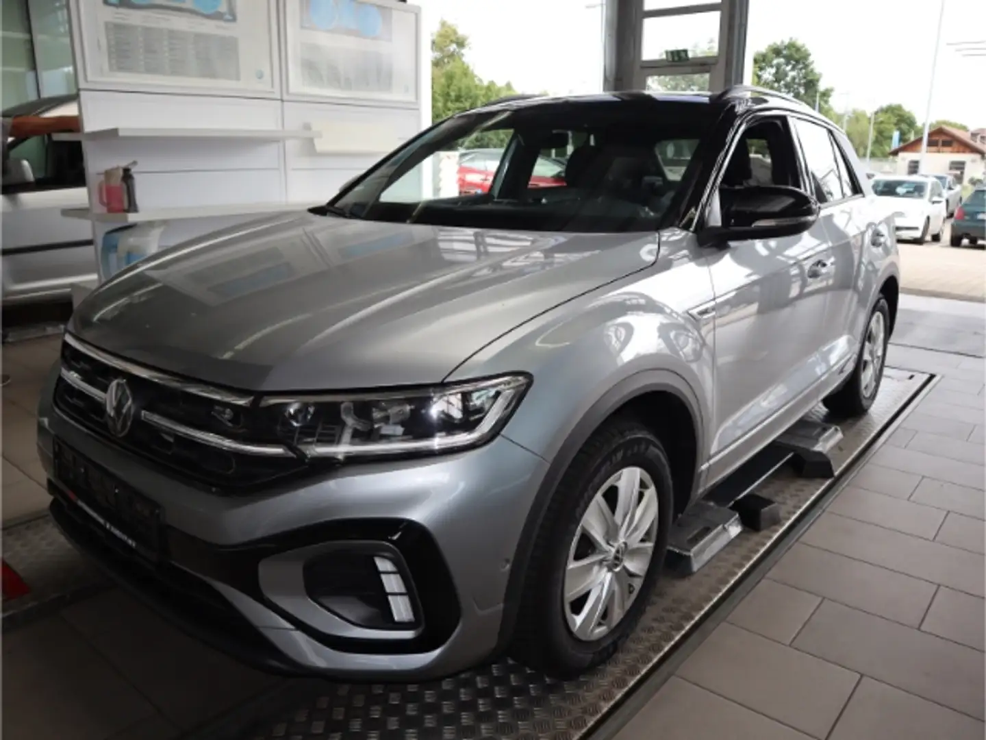 Volkswagen T-Roc R-Line 2.0 TDI Pano+AHK+BeatsAudio+IQ.Light+++ Silber - 2
