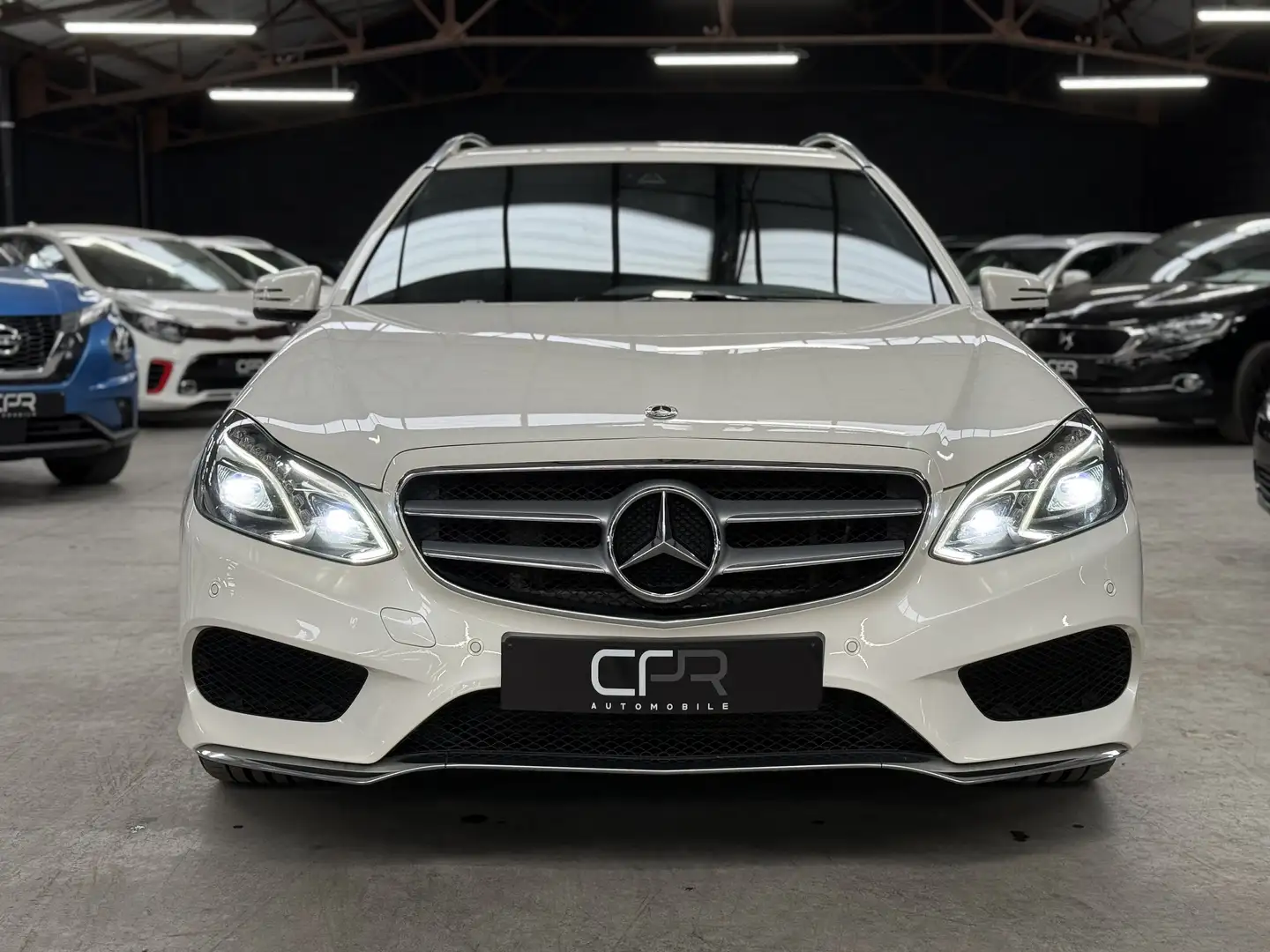 Mercedes-Benz E 200 d * PACK AMG * GPS * LED * RADAR * SIEGE CH * BT Wit - 2