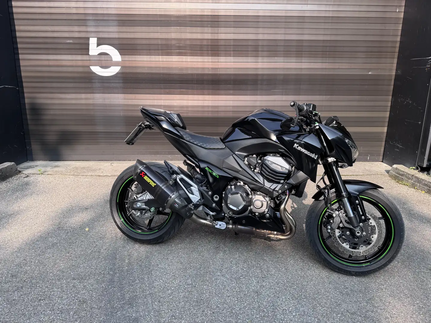 Kawasaki Z 800 sport Akrapovič Edition Schwarz - 2