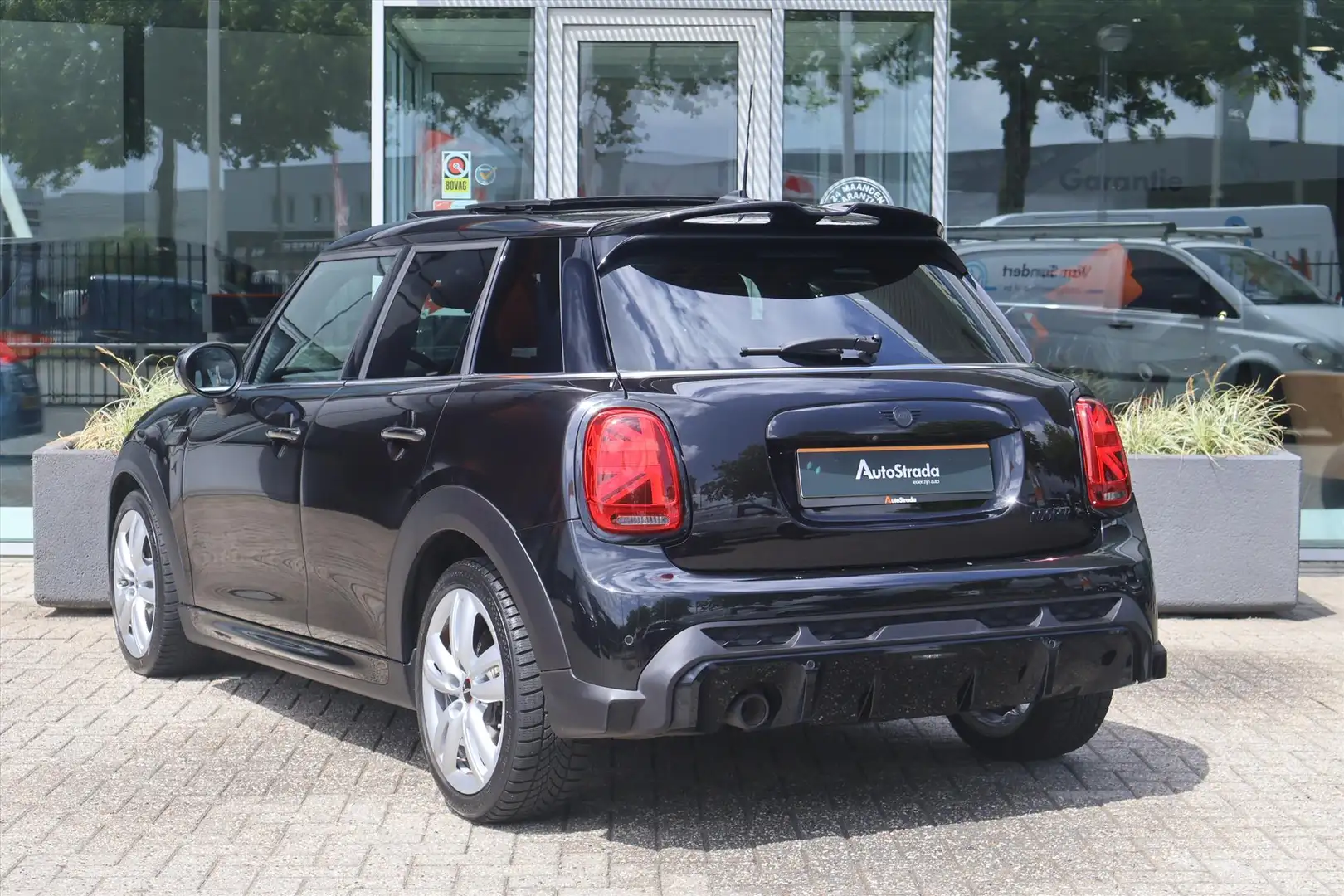 MINI John Cooper Works Mini 5-Deurs (f55) 1.5 JCW 136pk | LED | Pano | Cr Schwarz - 2