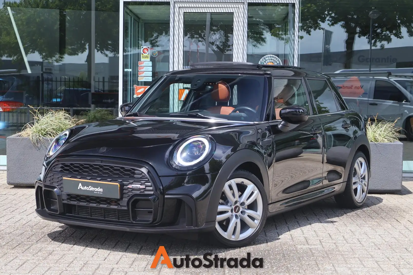 MINI John Cooper Works Mini 5-Deurs (f55) 1.5 JCW 136pk | LED | Pano | Cr Schwarz - 1