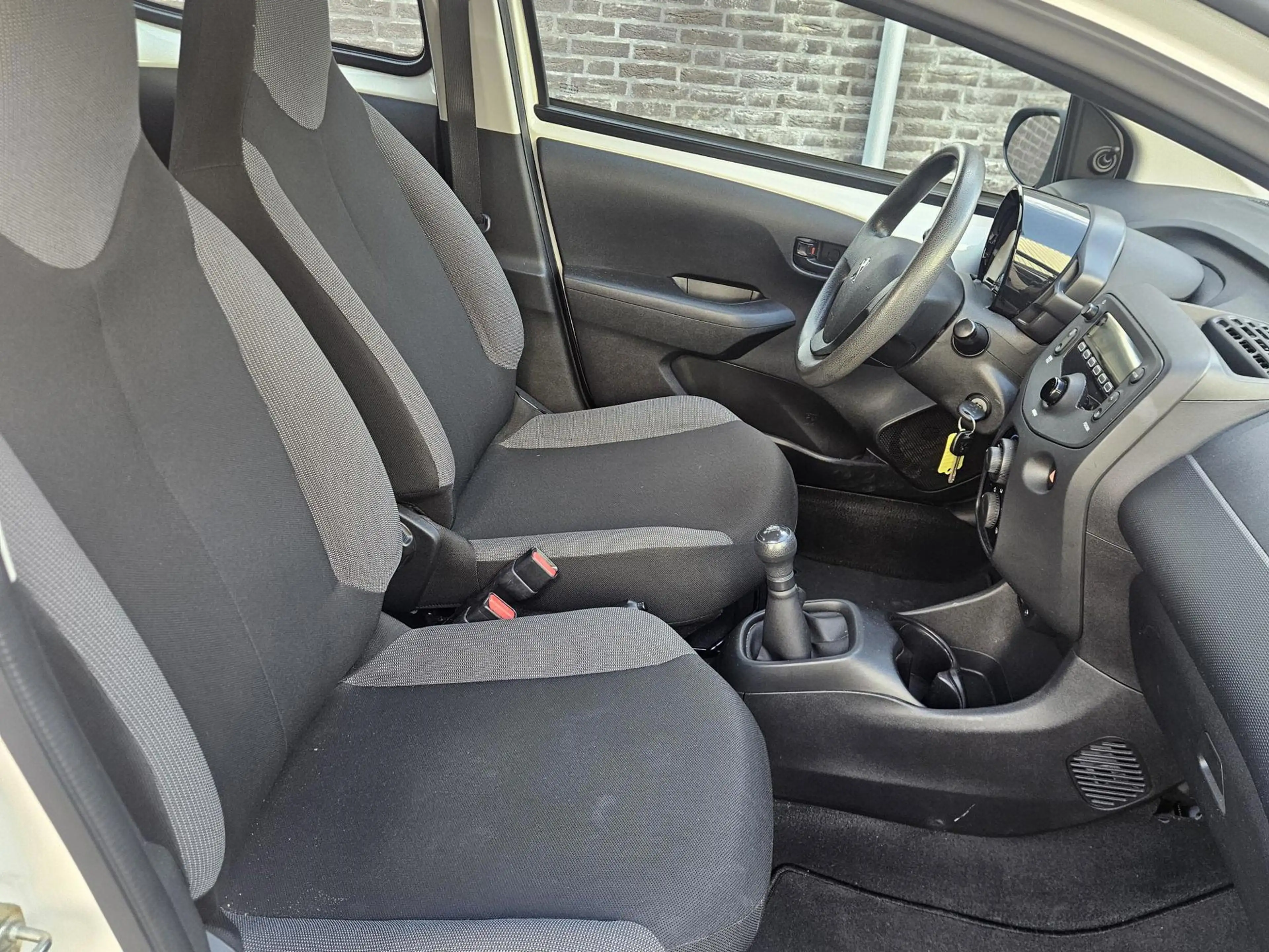 Peugeot 108 1.0 e-VTi Access — photo 7