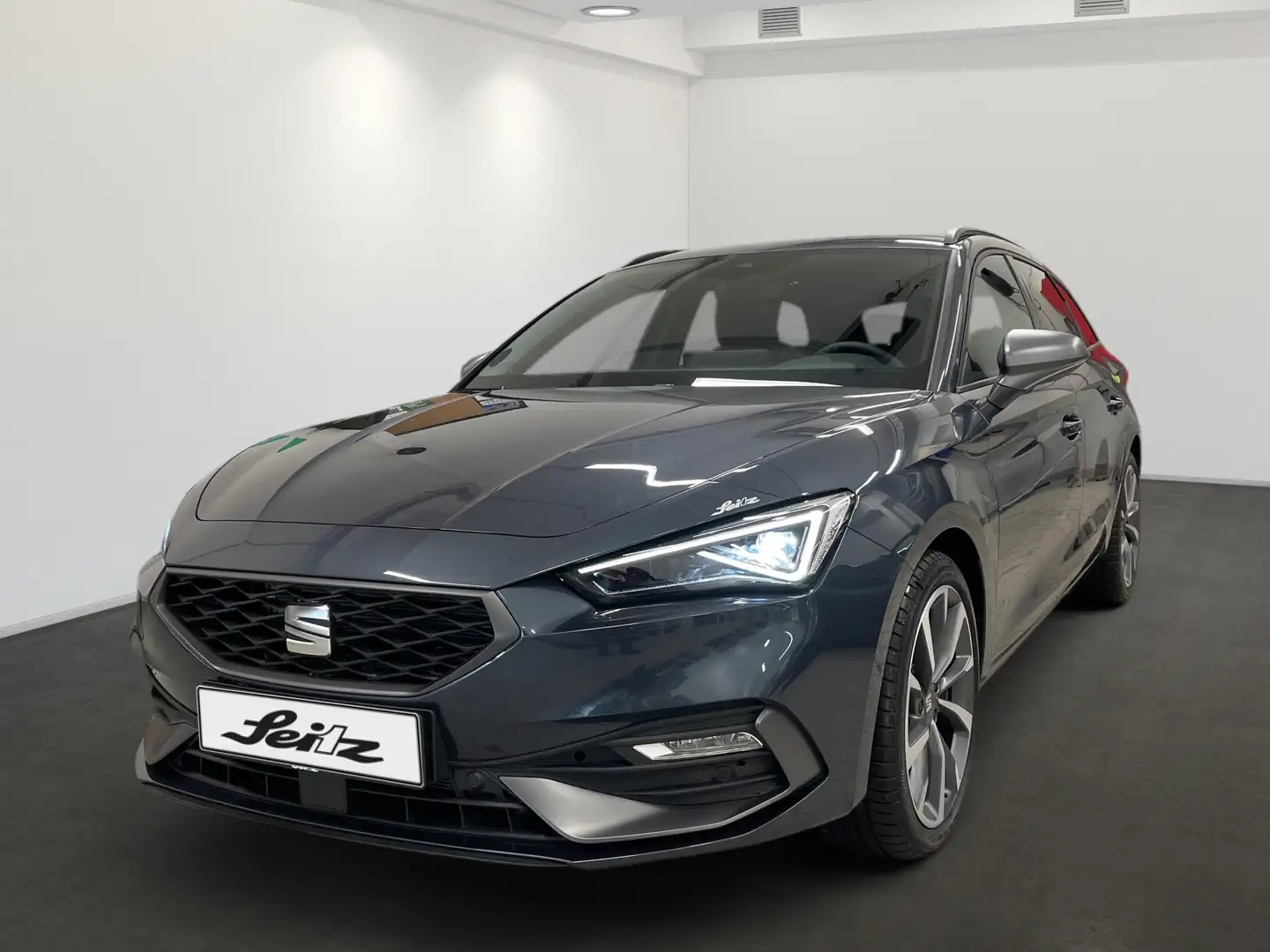 SEAT Leon Sportstourer 2.0 TDI FR *BEATS*PANO*MATRIX* Grau - 2