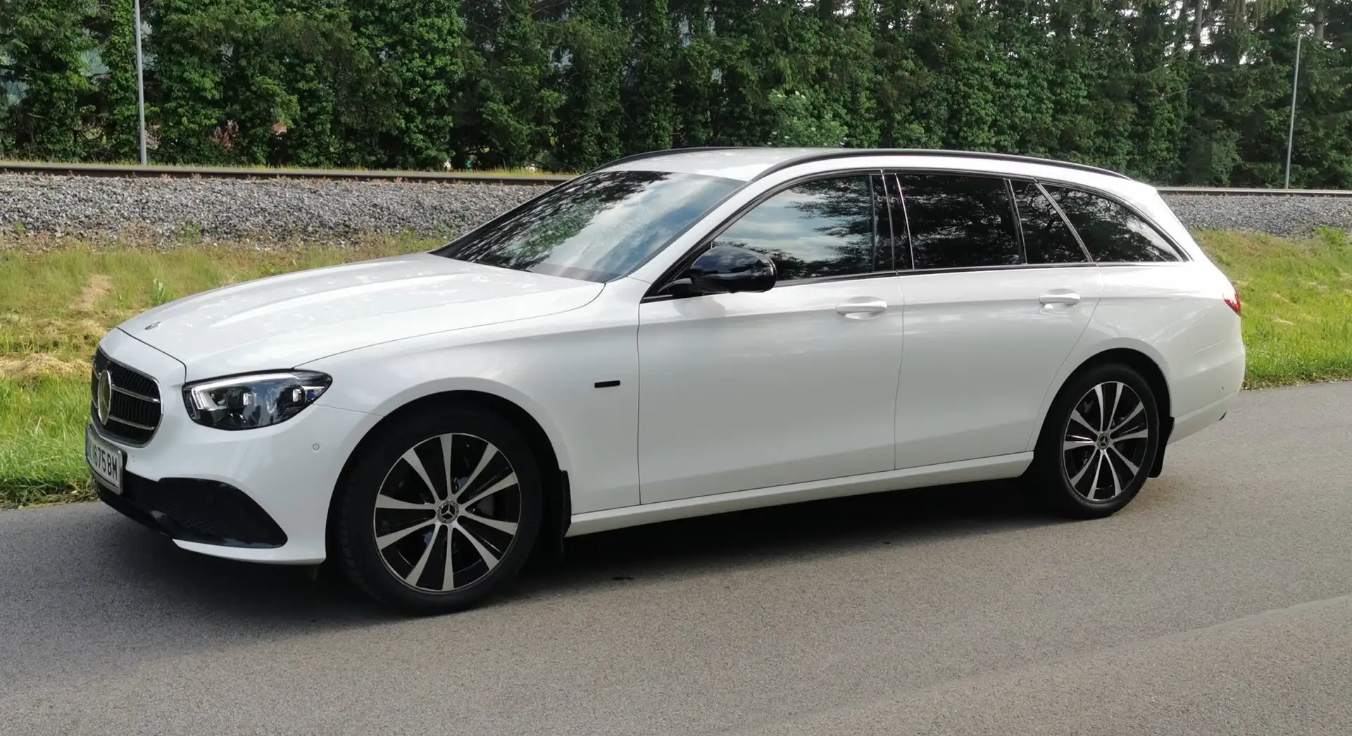 Mercedes-Benz E 300 E 300e PHEV T Austria Edition Aut. Austria Edition Weiß - 2