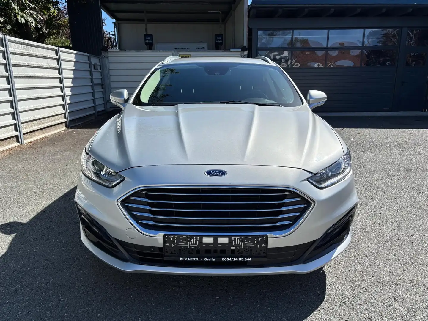 Ford Mondeo Traveller Business 2,0 EcoBlue SCR Grau - 2