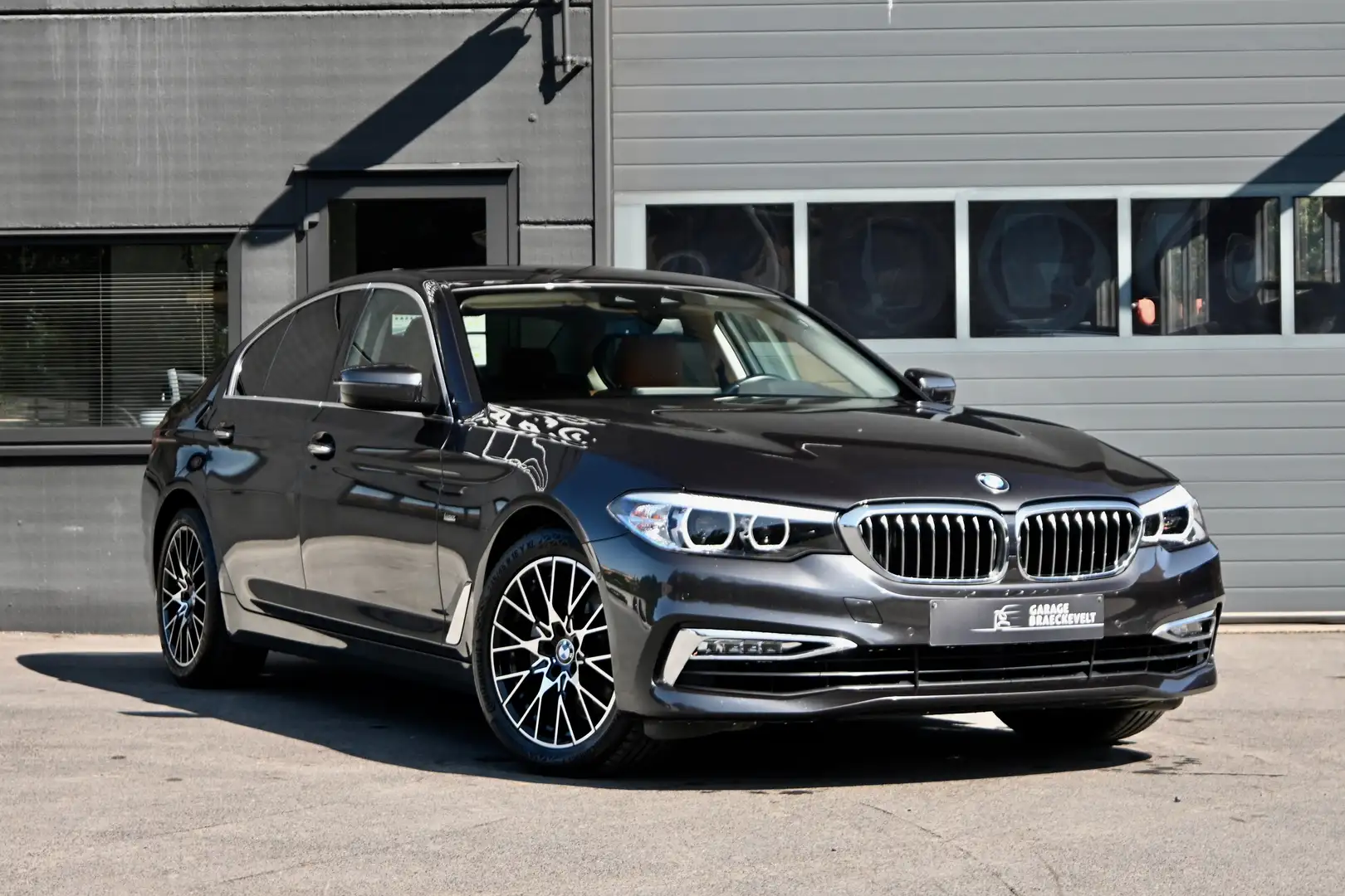 BMW 520 dA - Luxury line - Navi pro - Camera - 18inch Grijs - 1