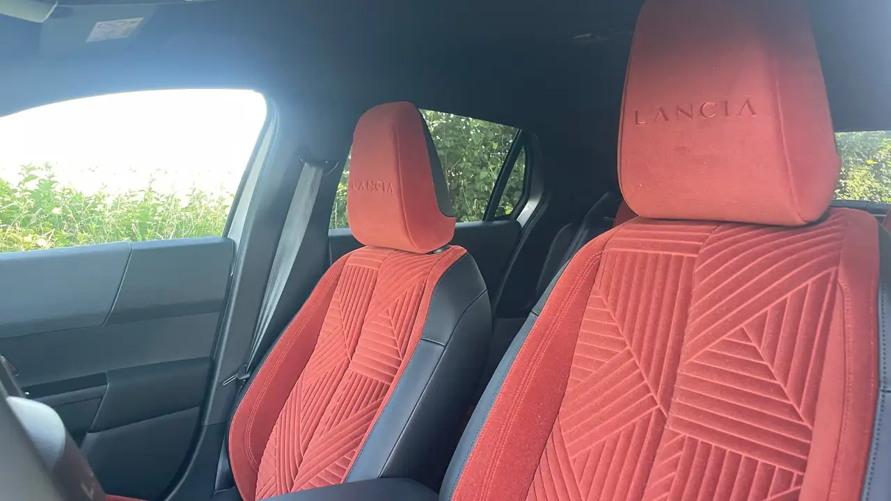 Lancia Ypsilon 2024 — фото 12