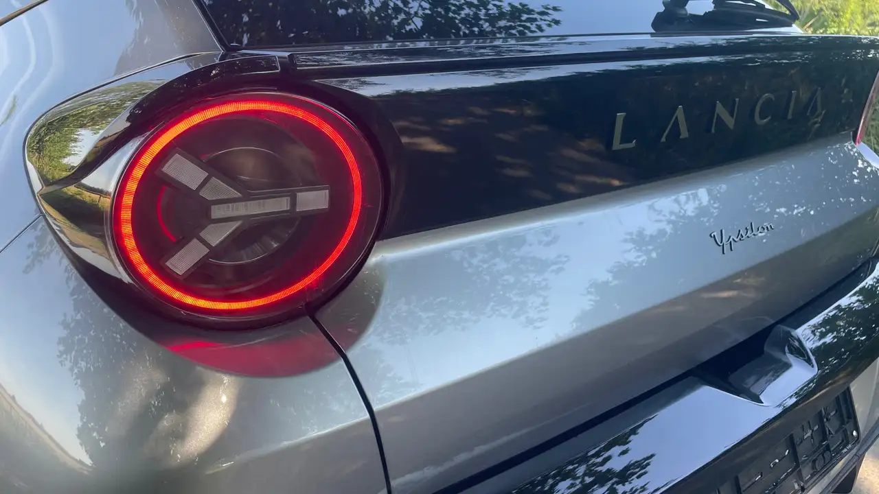 Lancia Ypsilon 2024 — фото 8