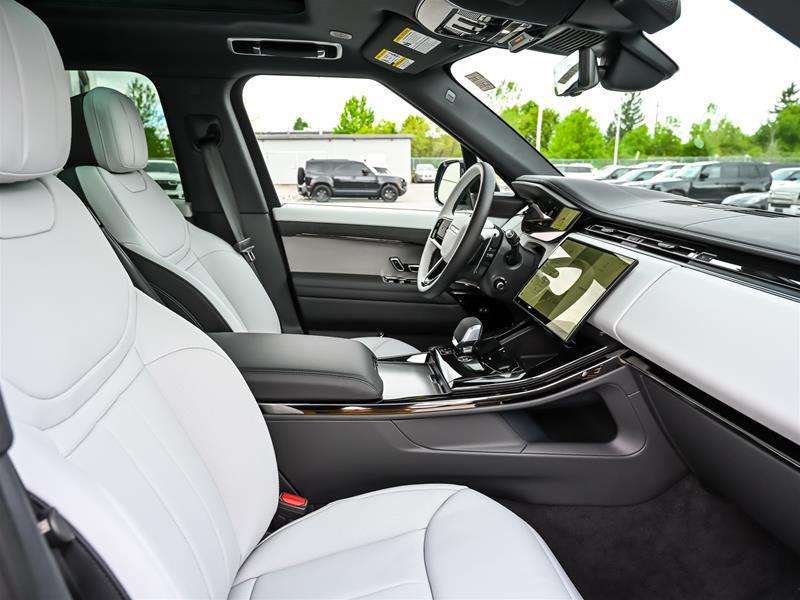 2026 Land Rover Range Rover Sport P400 Dynamic HSE thumb 11