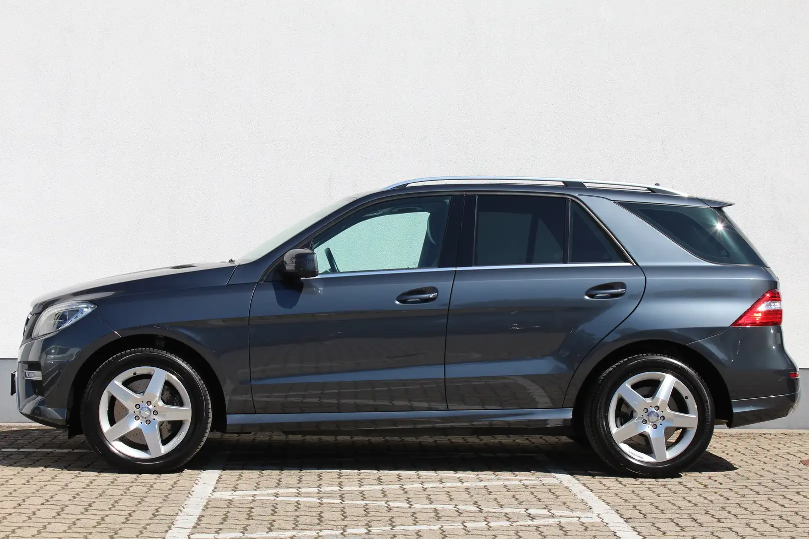 Mercedes-Benz ML 500 V8 4MATIC AMG-Paket*ILS*Comand*Harman/Kardon*Leder siva - 2