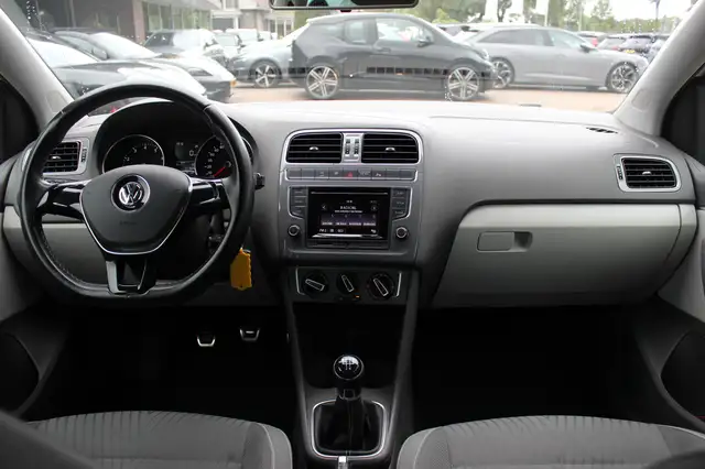 Volkswagen Polo view 2