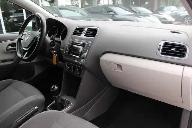 Volkswagen Polo view 13