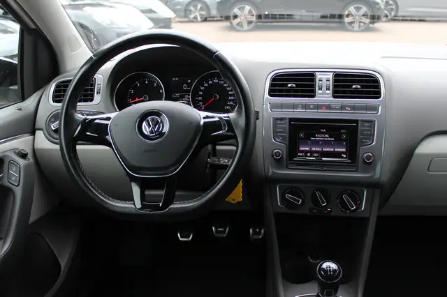 Volkswagen Polo view 9