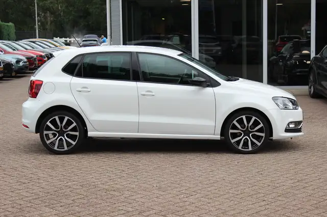 Volkswagen Polo view 5