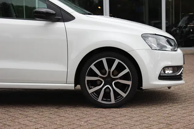 Volkswagen Polo view 14