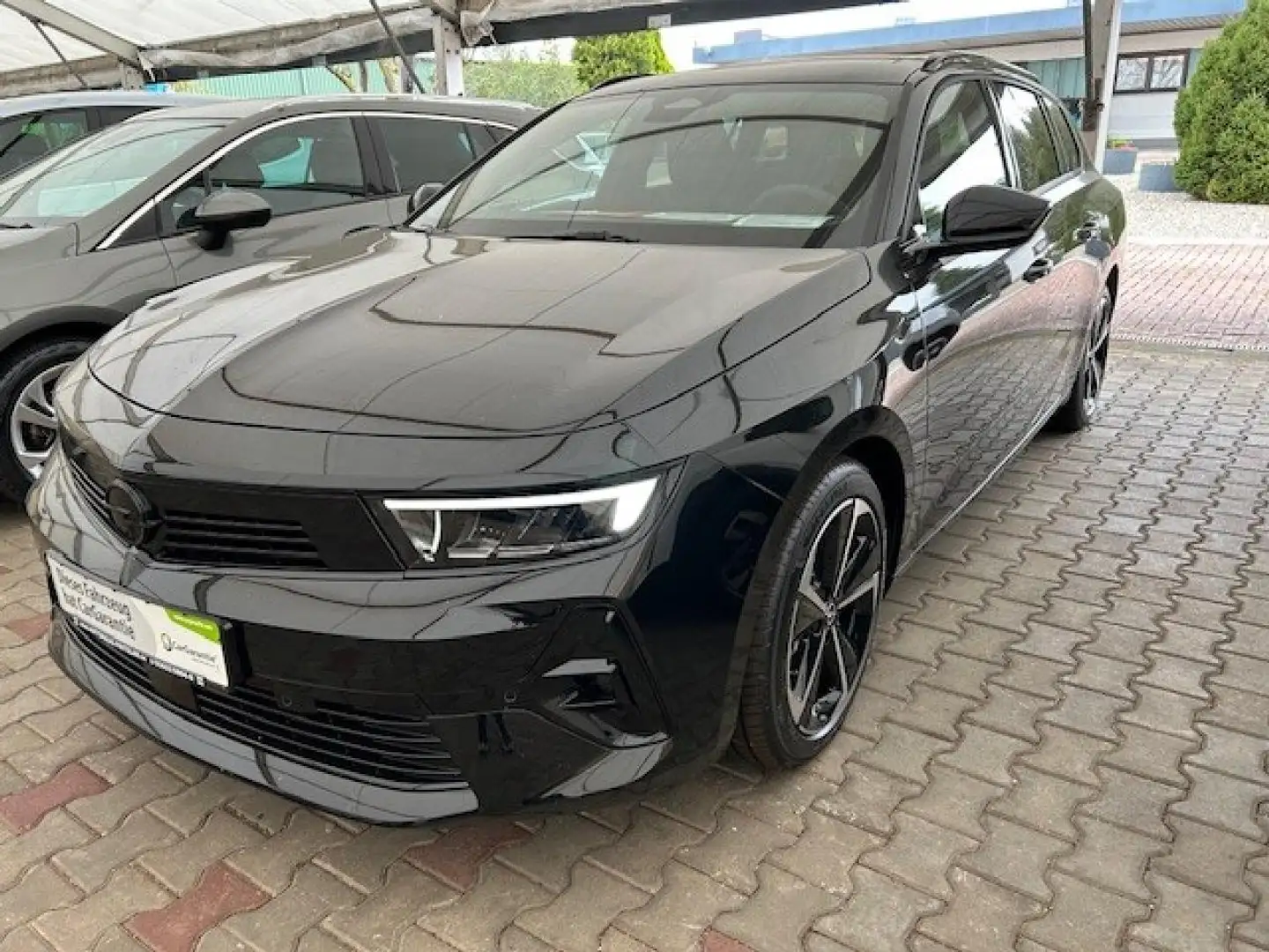 Opel Astra GS Schwarz - 1