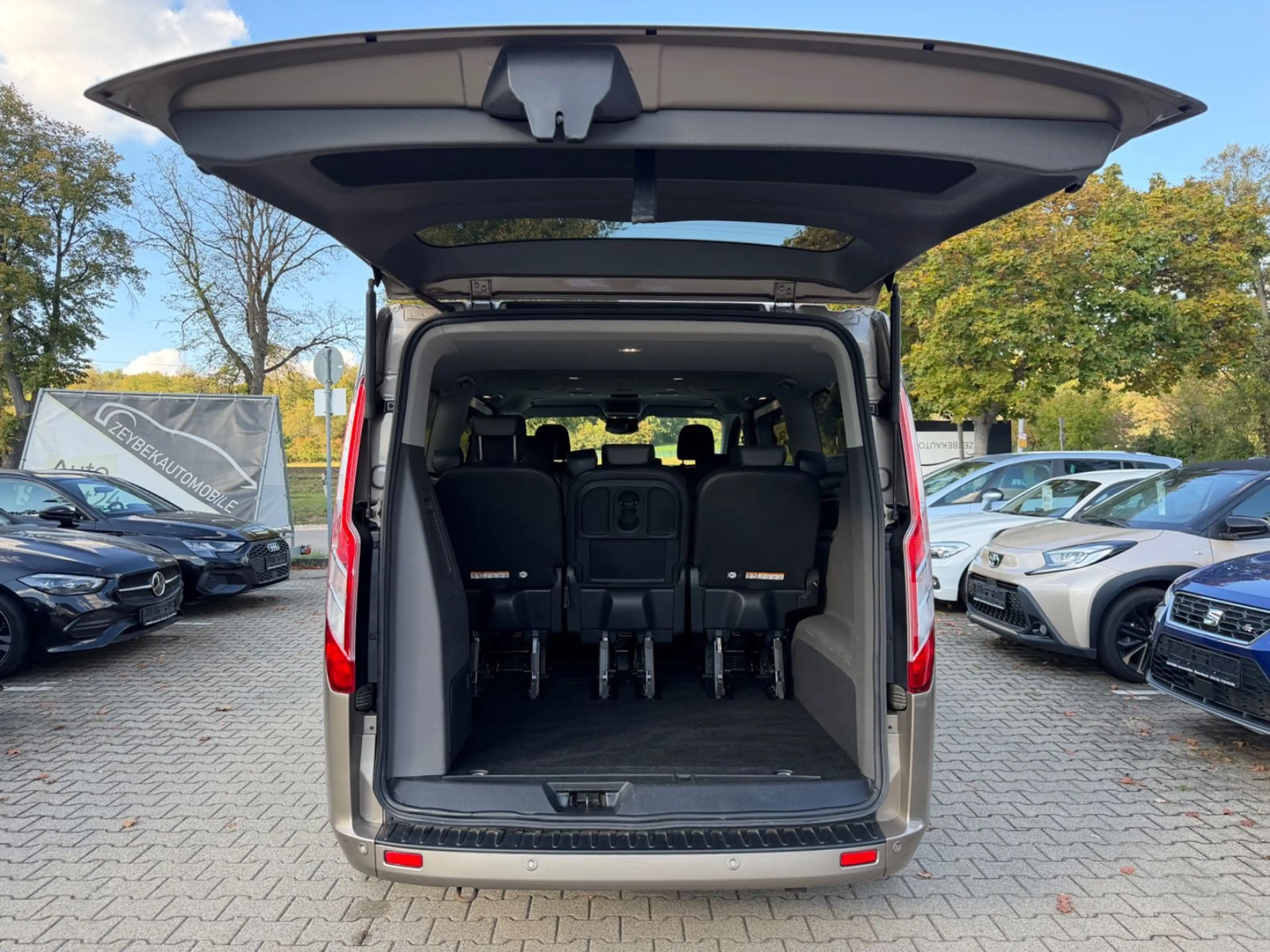 Ford Tourneo Custom Titanium Leder Navi Standtheizung — photo 11