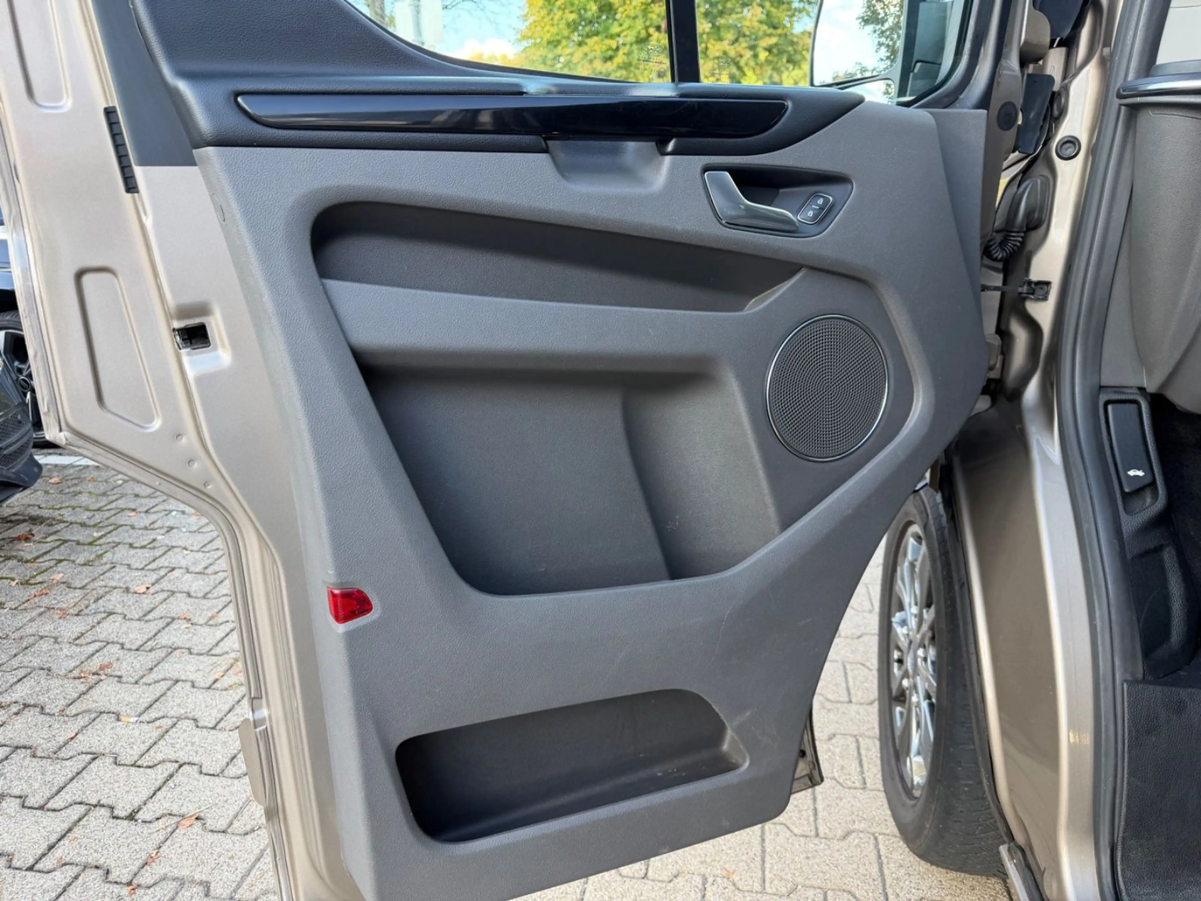 Ford Tourneo Custom Titanium Leder Navi Standtheizung — photo 14