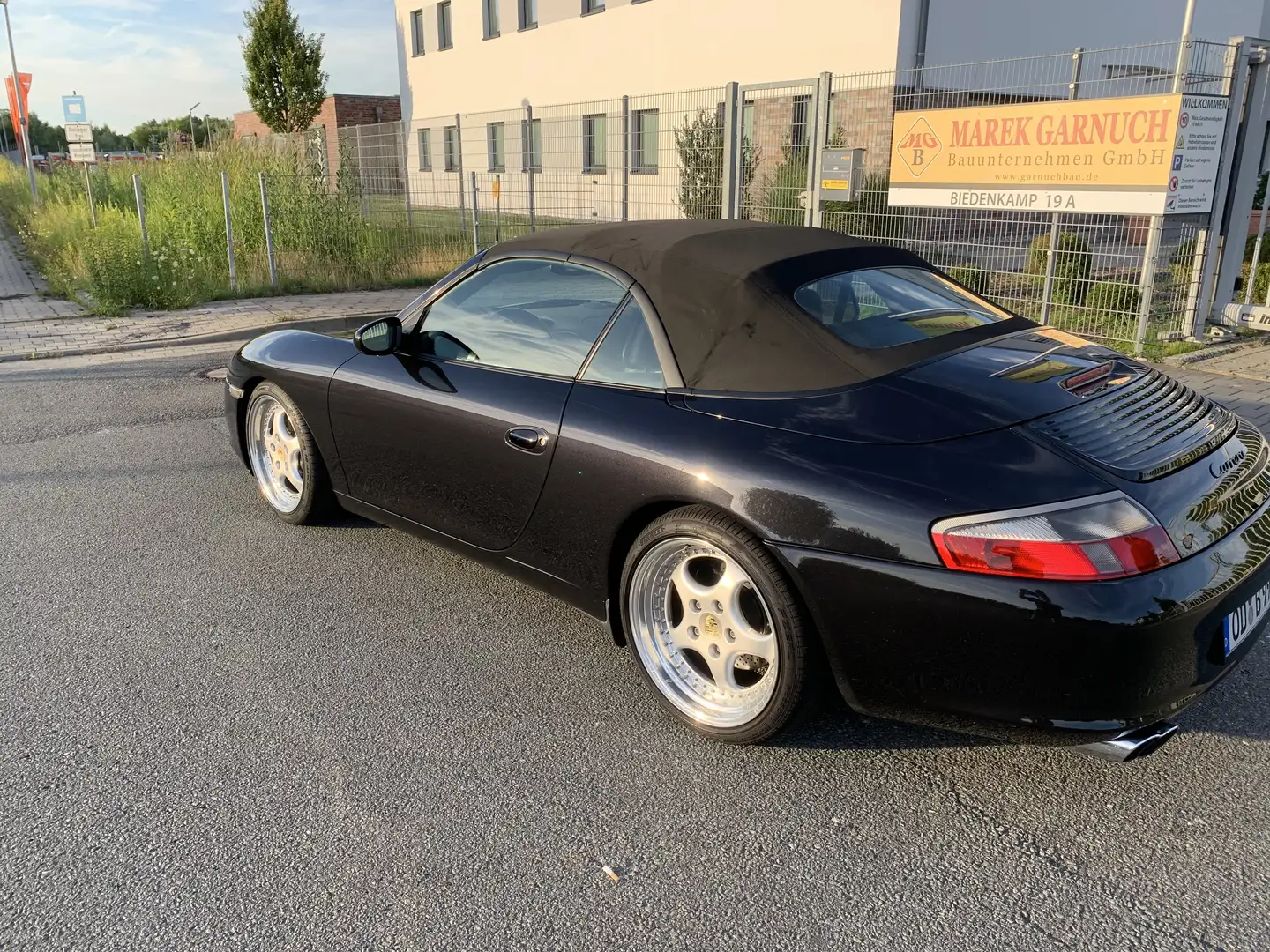 Porsche 996 911 Carrera C2 Cabrio  Schwarz/Schwarz - 2