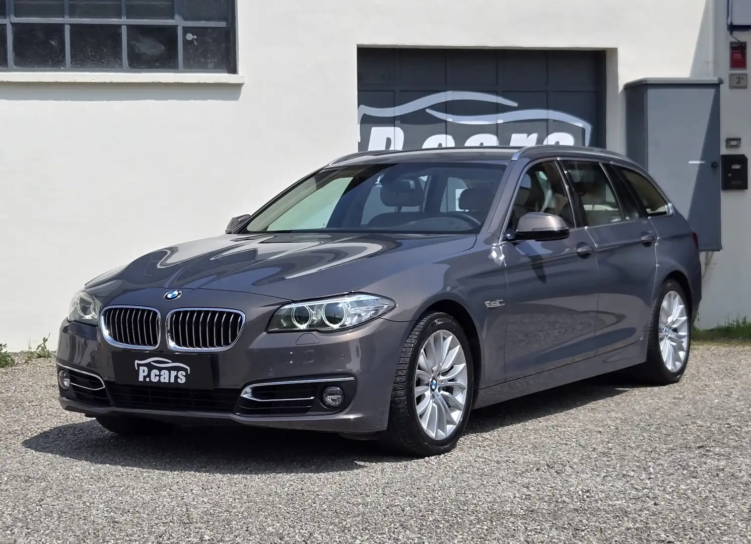 BMW 530 530d xDrive 258CV Touring Luxury Grigio - 1