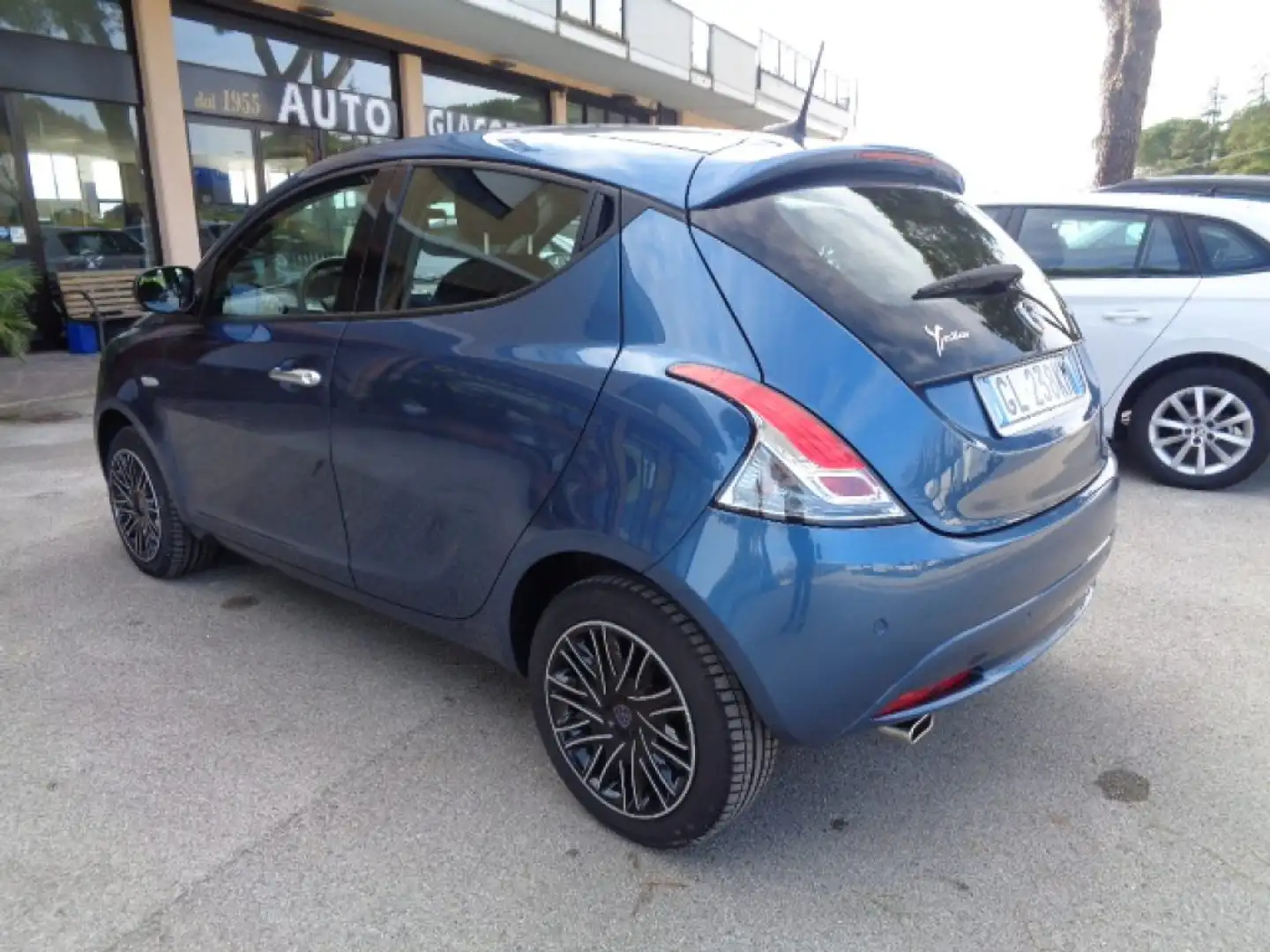 Lancia Ypsilon 1.0 FireFly 5 porte S&S Hybrid Gold Grigio - 2