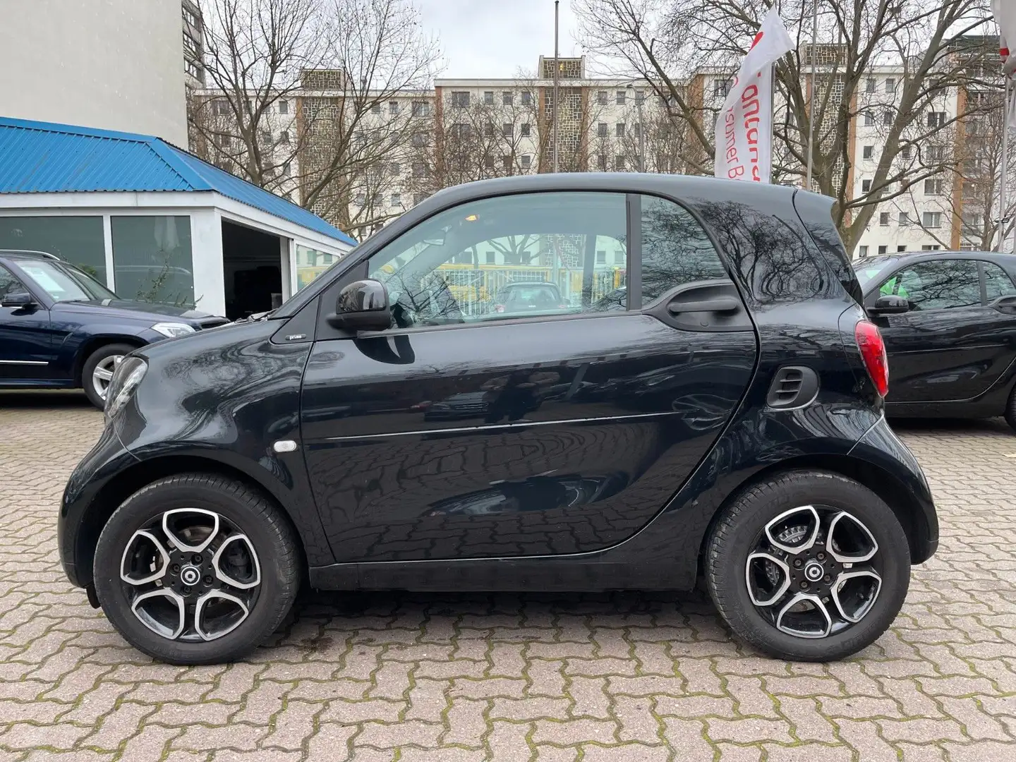smart forTwo fortwo 66kW DCT passion*PANO*NAVI*SHZ*JBL*PTS Schwarz - 2