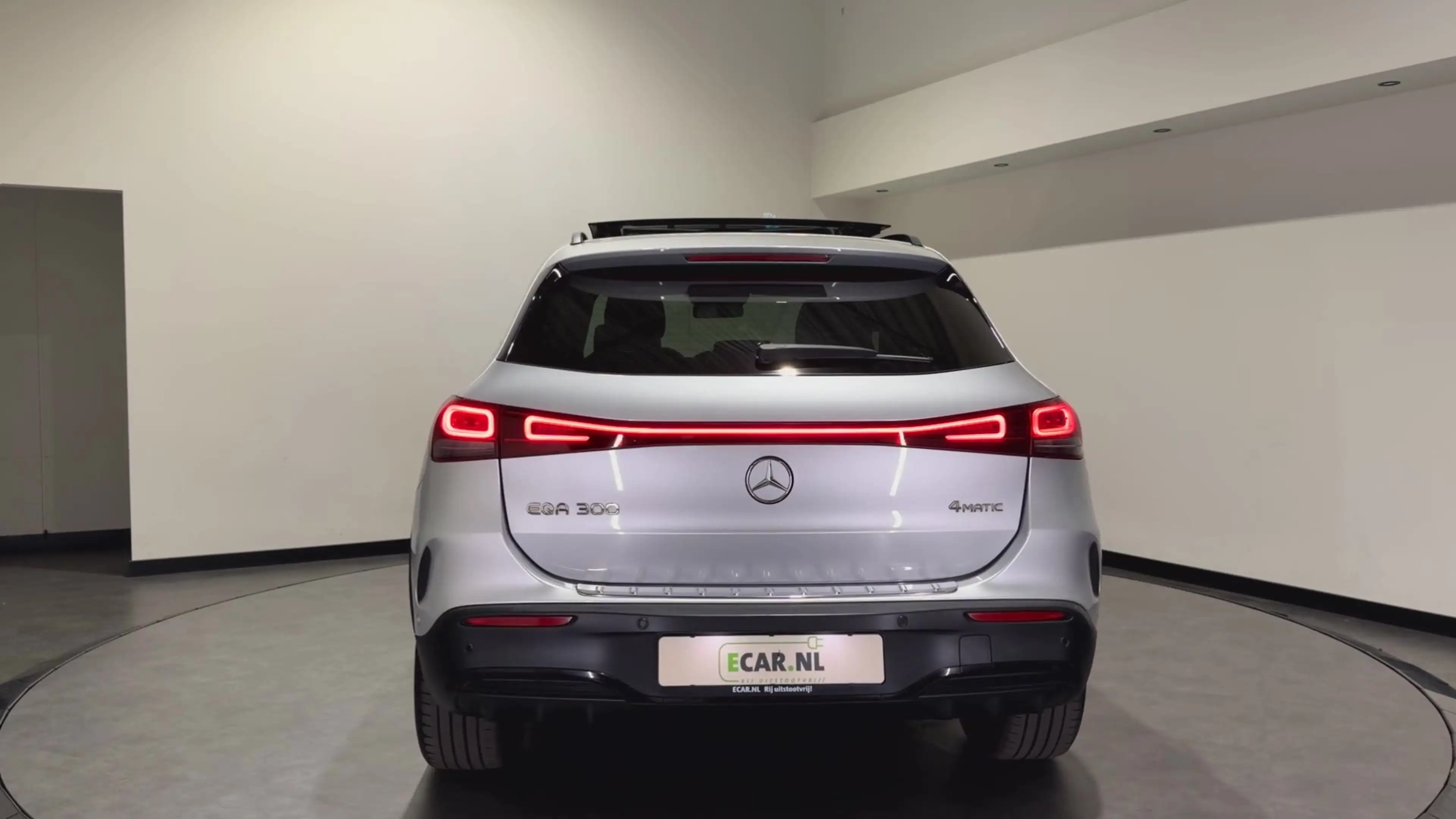 Mercedes-Benz EQA 300 4MATIC Business Solution 67 kWh | AMG Styling | — photo 4