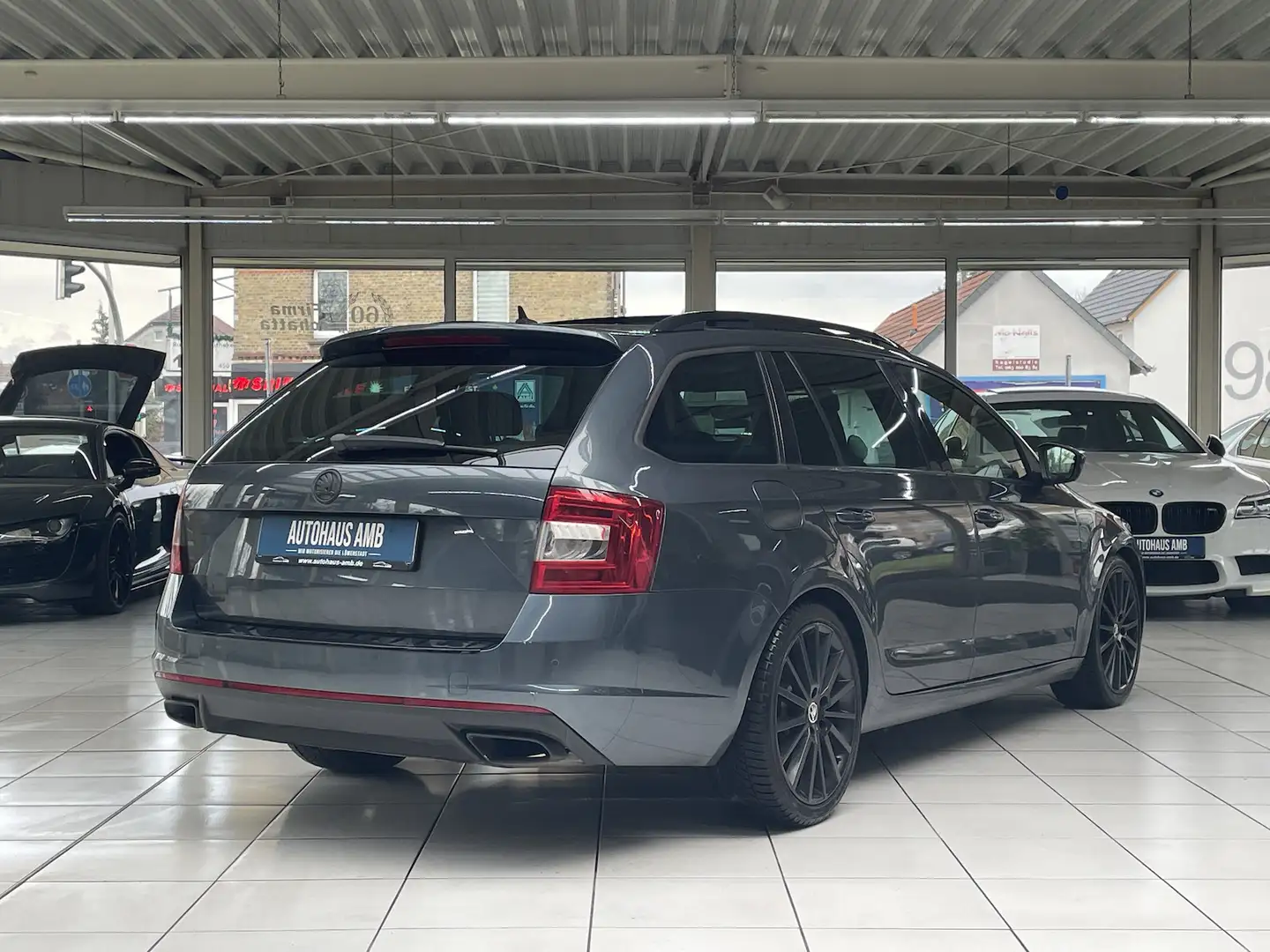 Skoda Octavia 2.0 TDI RS DSG Panorama Navi Sitzh. GRA Grau - 2