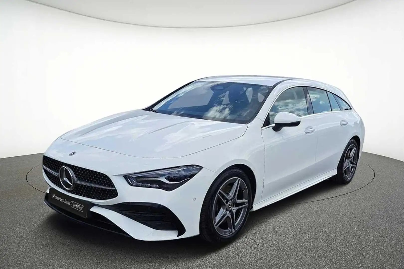 Mercedes-Benz CLA 200 d Shooting Brake AMG Line Blanc - 1