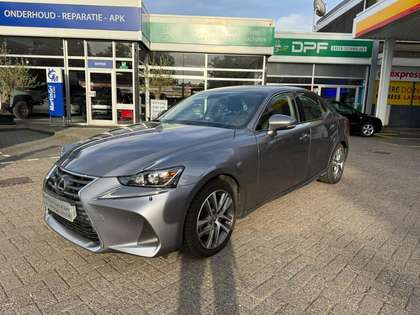 Lexus IS 300 300h Hybrid