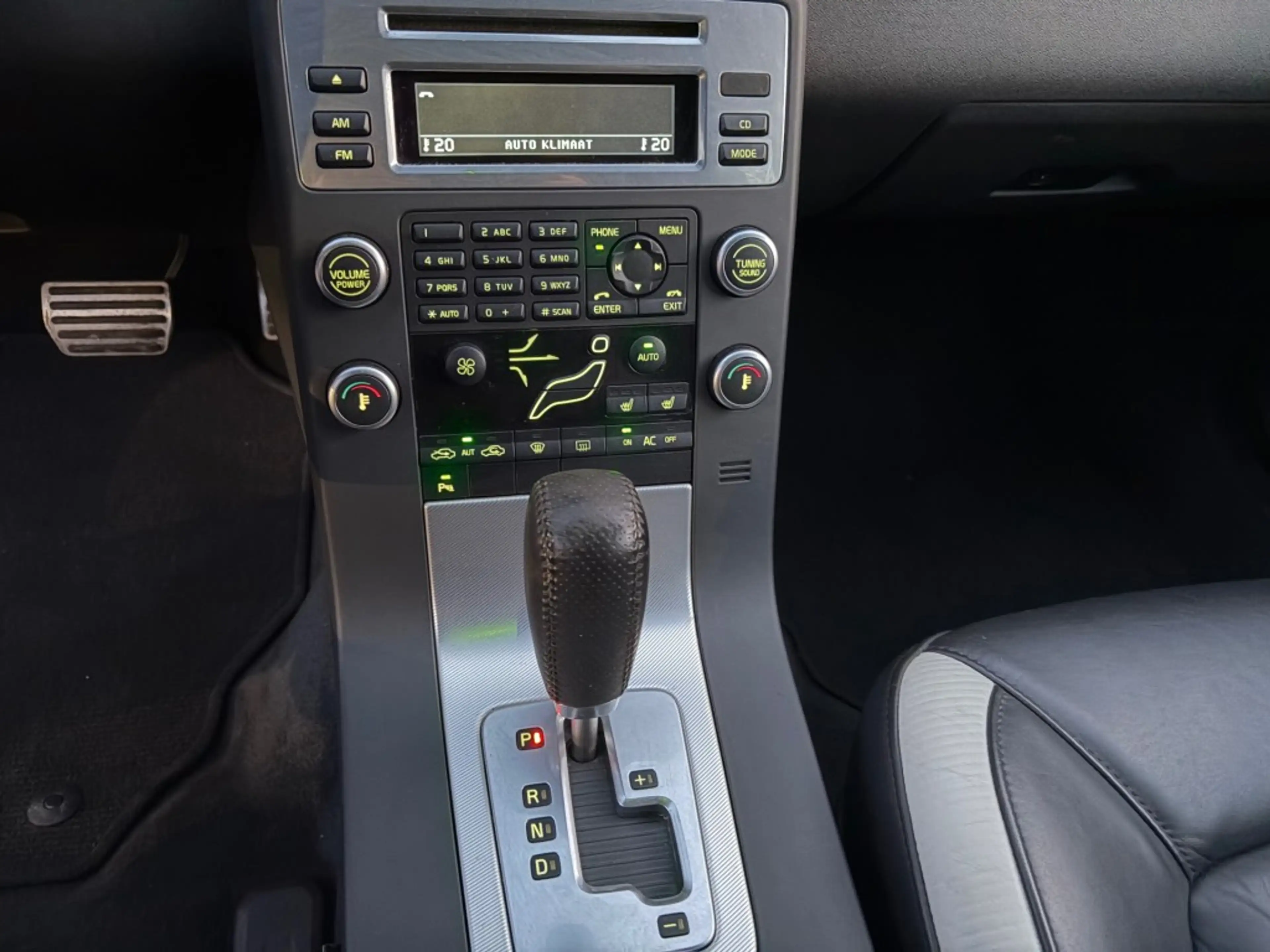 Volvo V70 2.0T R-EDITION — photo 14