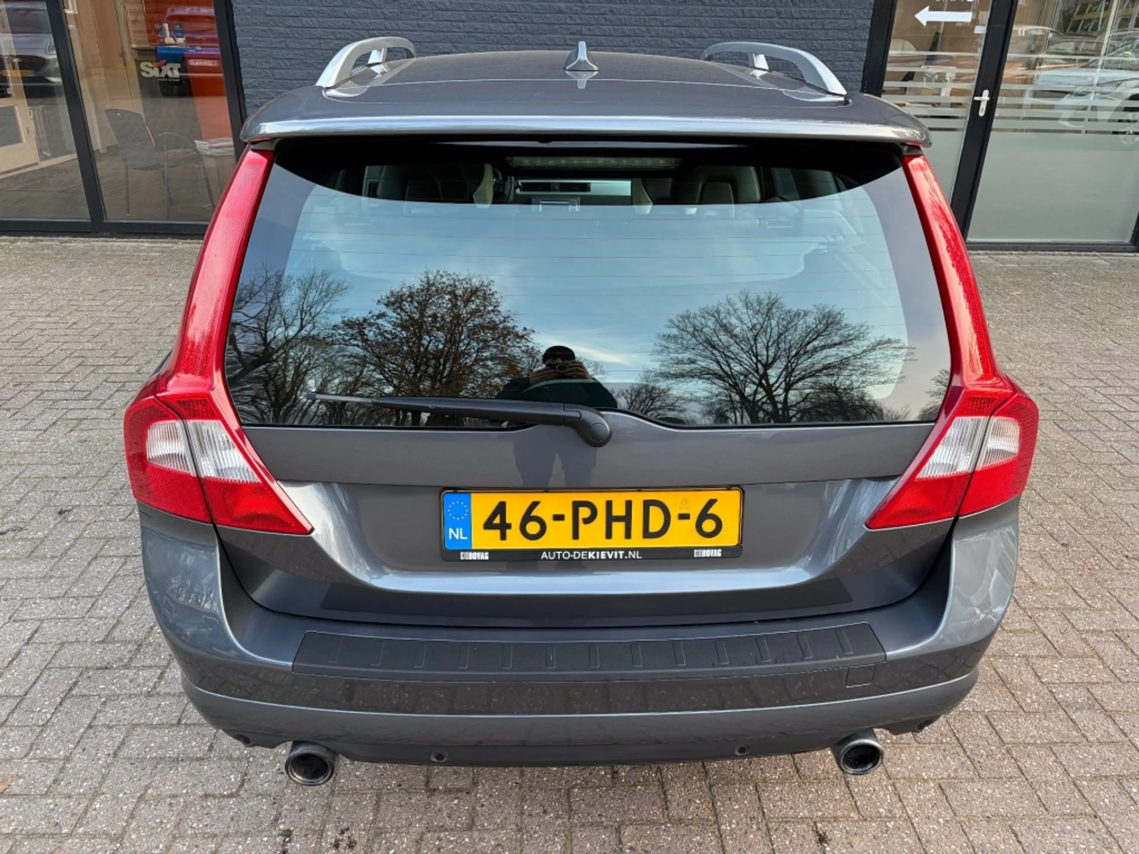 Volvo V70 2.0T R-EDITION — photo 6