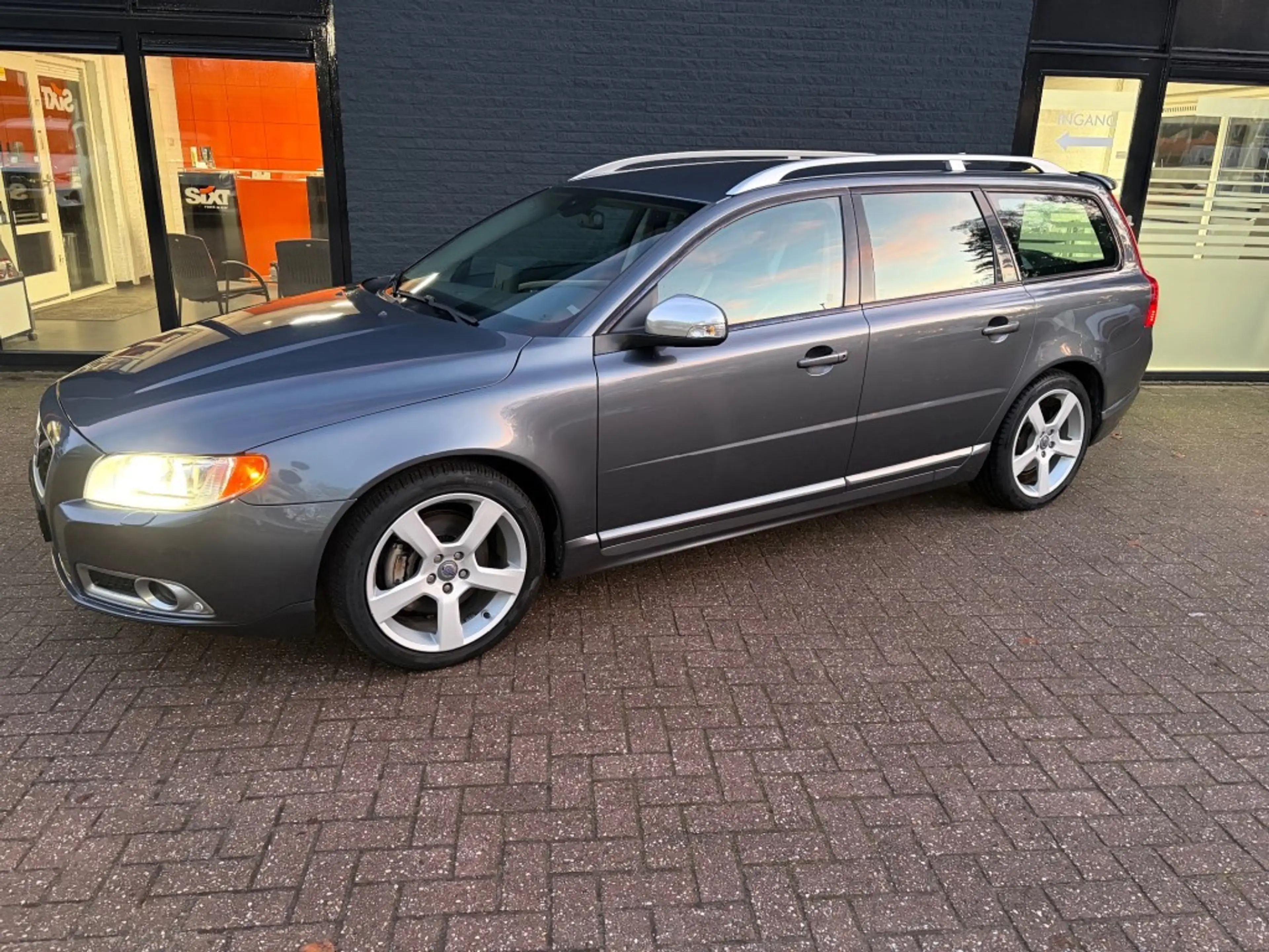 Volvo V70 2.0T R-EDITION — photo 8
