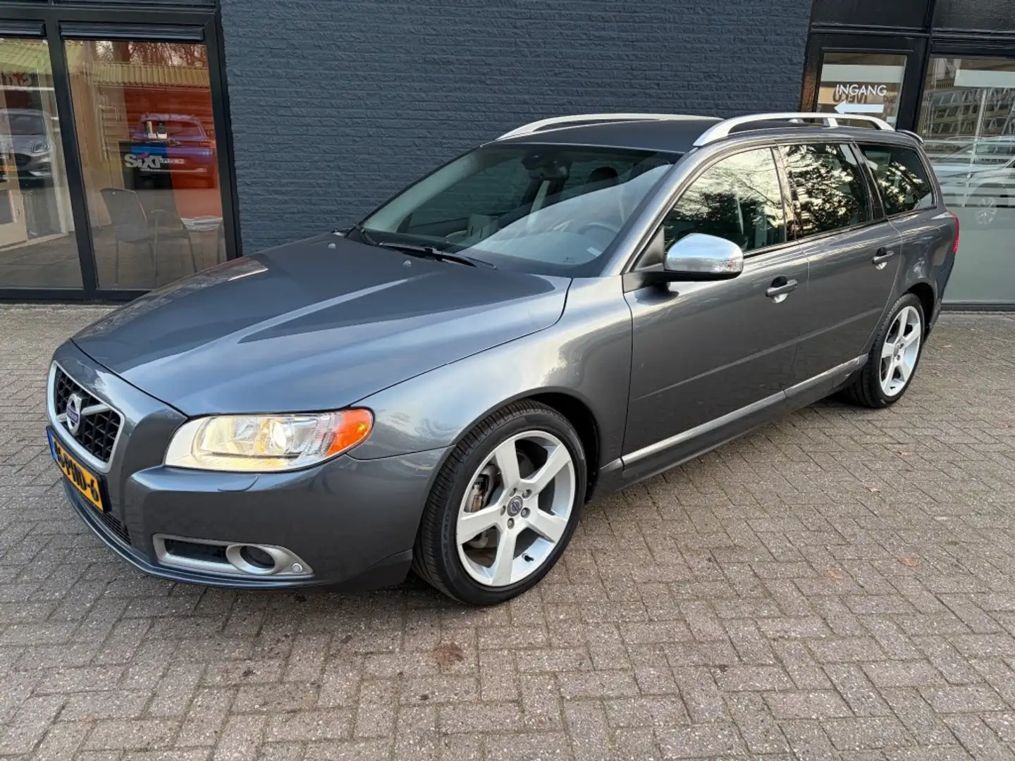 Volvo V70 2.0T R-EDITION Gris - 2