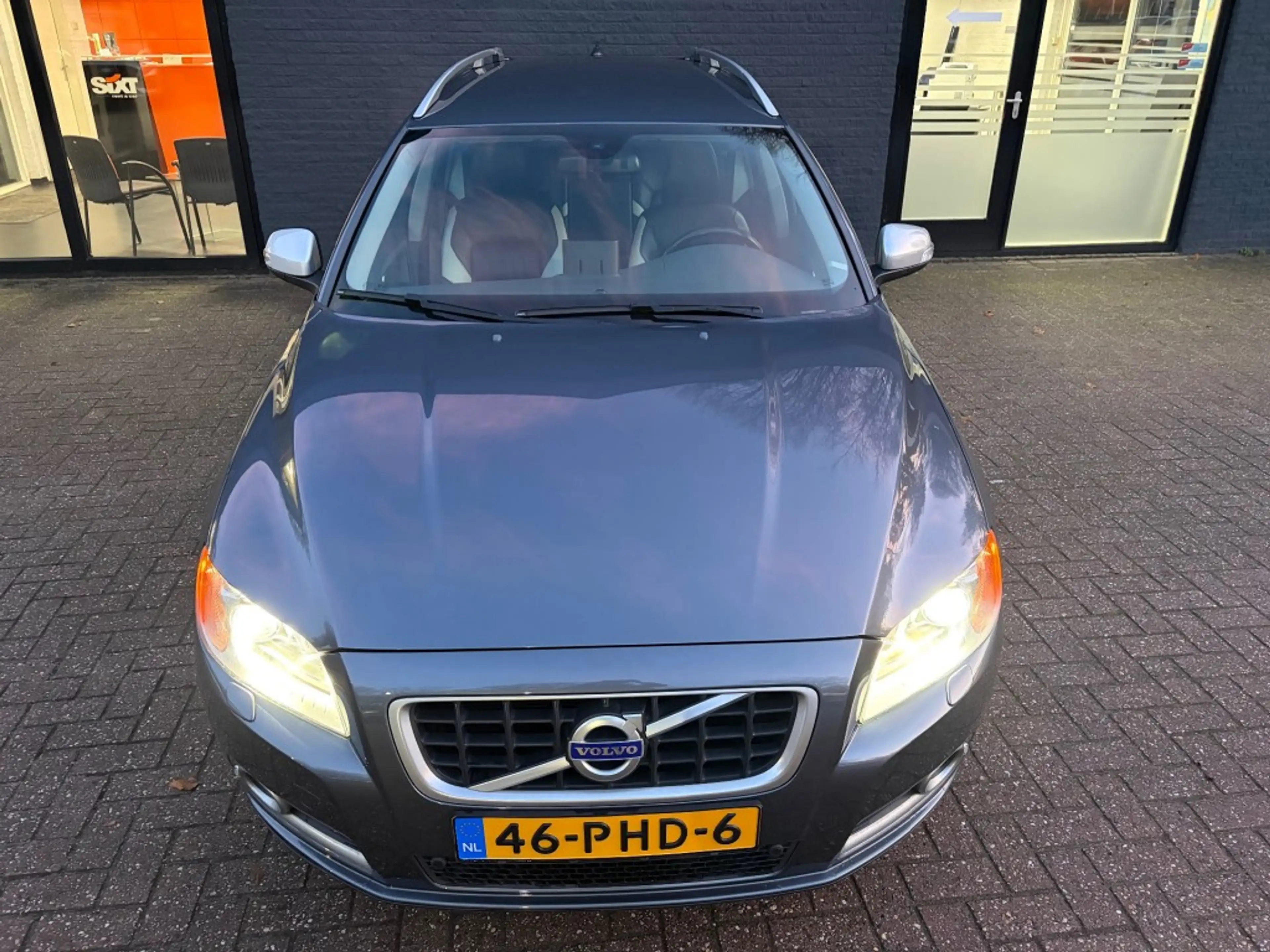 Volvo V70 2.0T R-EDITION — photo 9