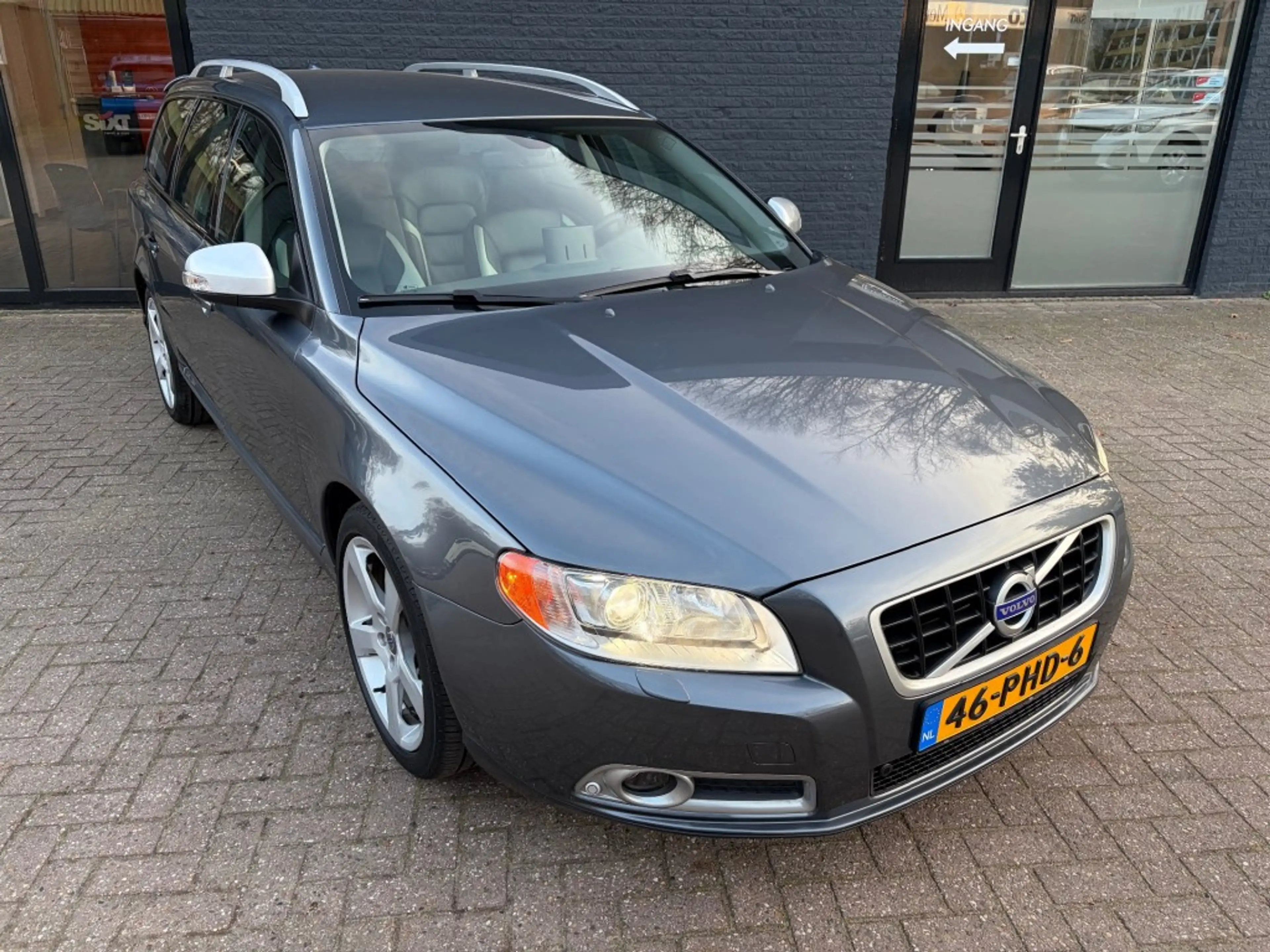Volvo V70 2.0T R-EDITION — photo 4