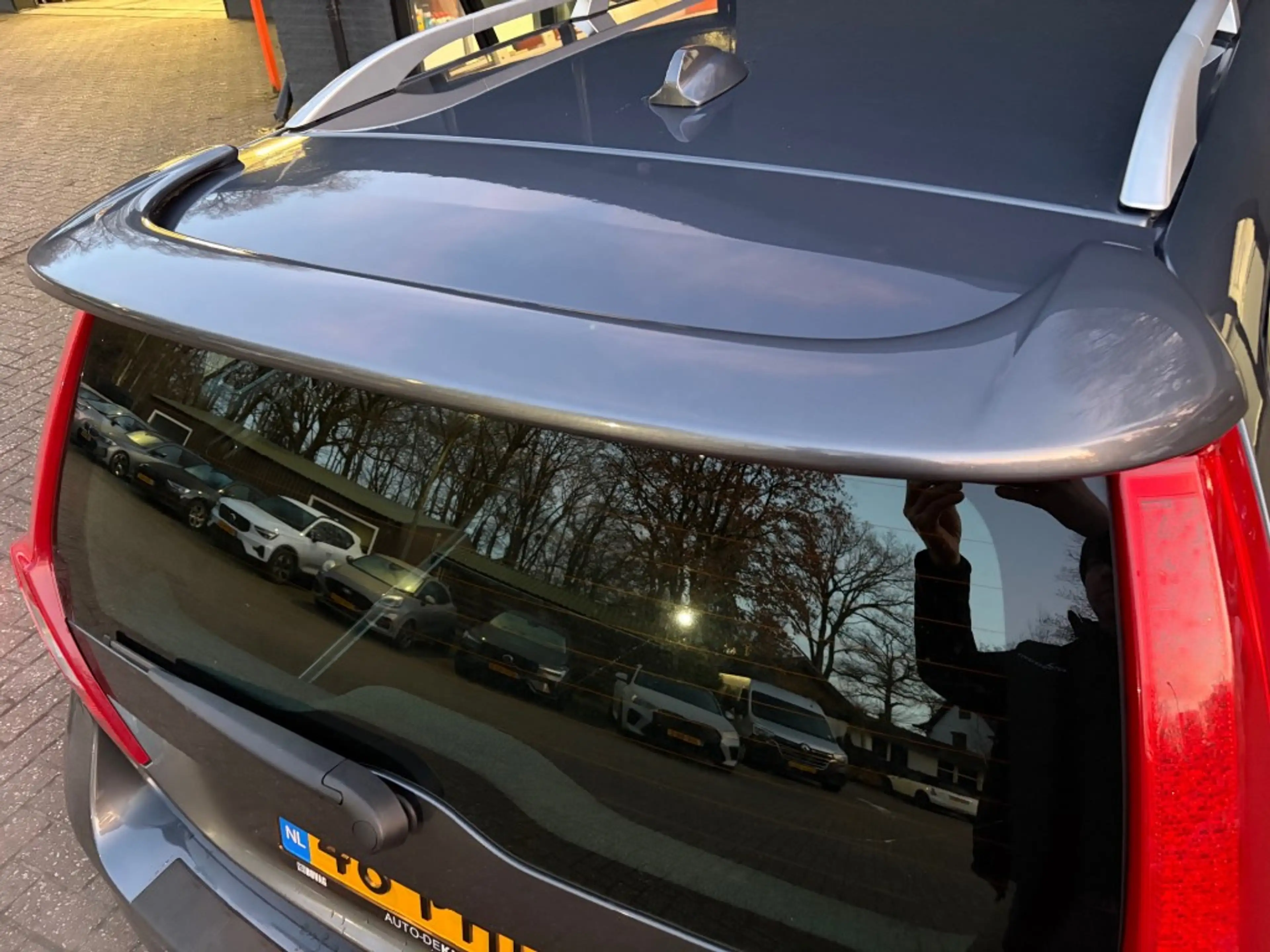 Volvo V70 2.0T R-EDITION — photo 13