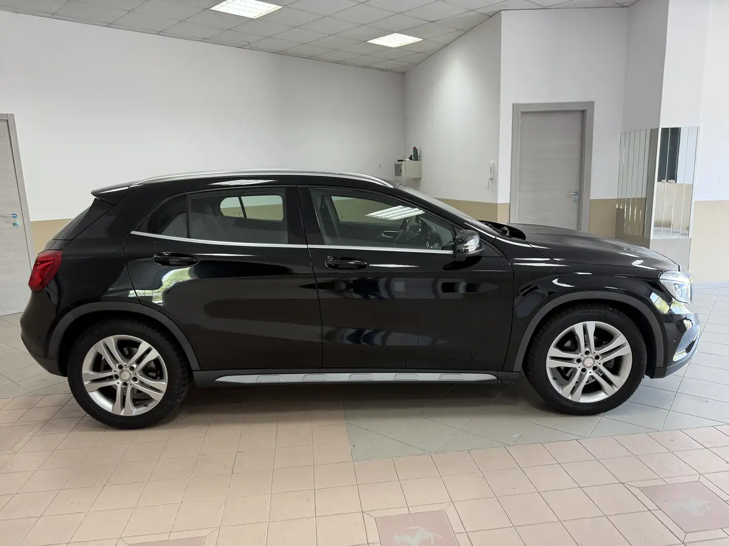 Mercedes-Benz GLA 200 d (cdi) Sport - 2