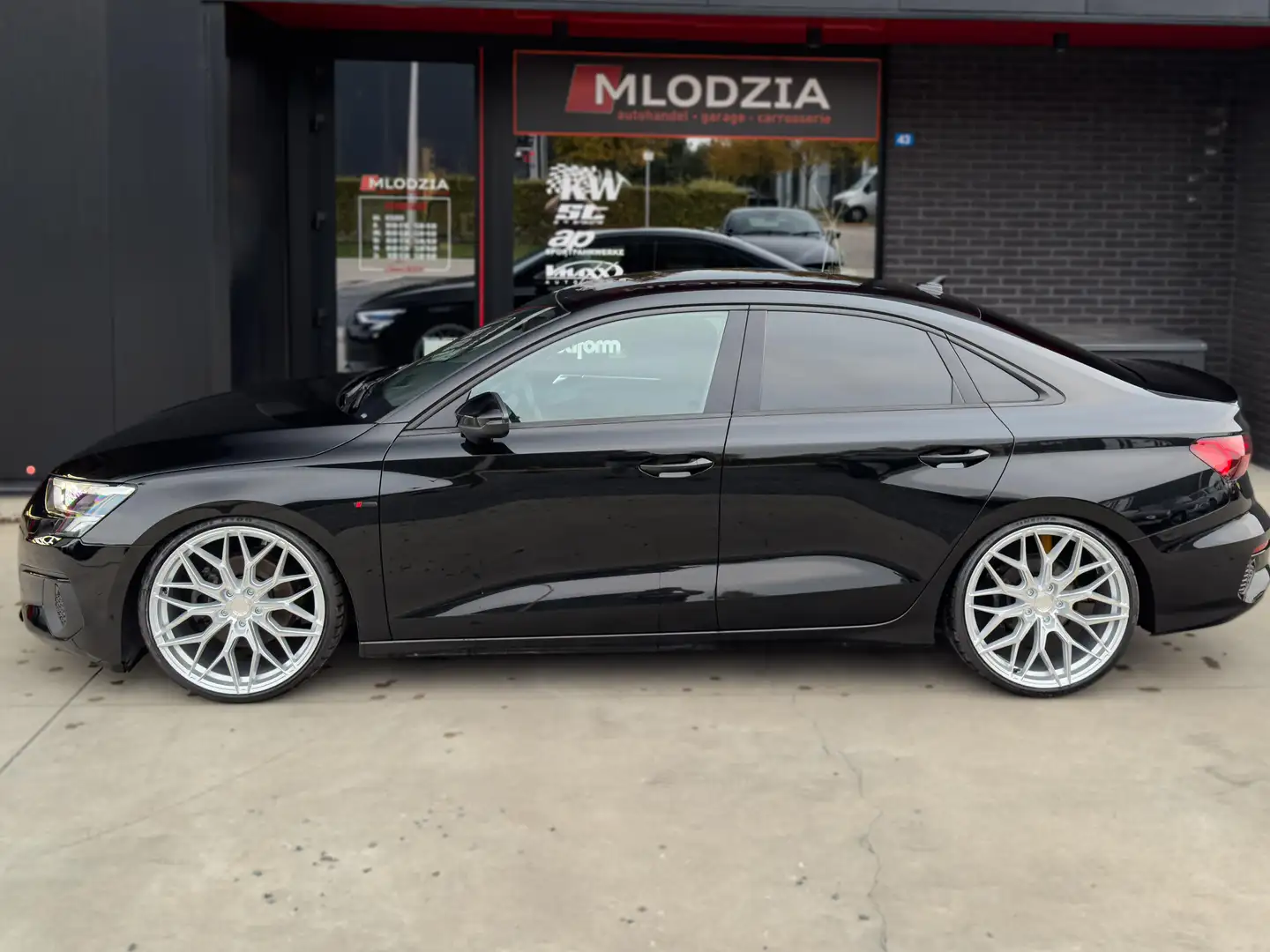 Audi A3 Limo S line TUNED Vmaxx 20" Japan Racing RS SEATS Negro - 2